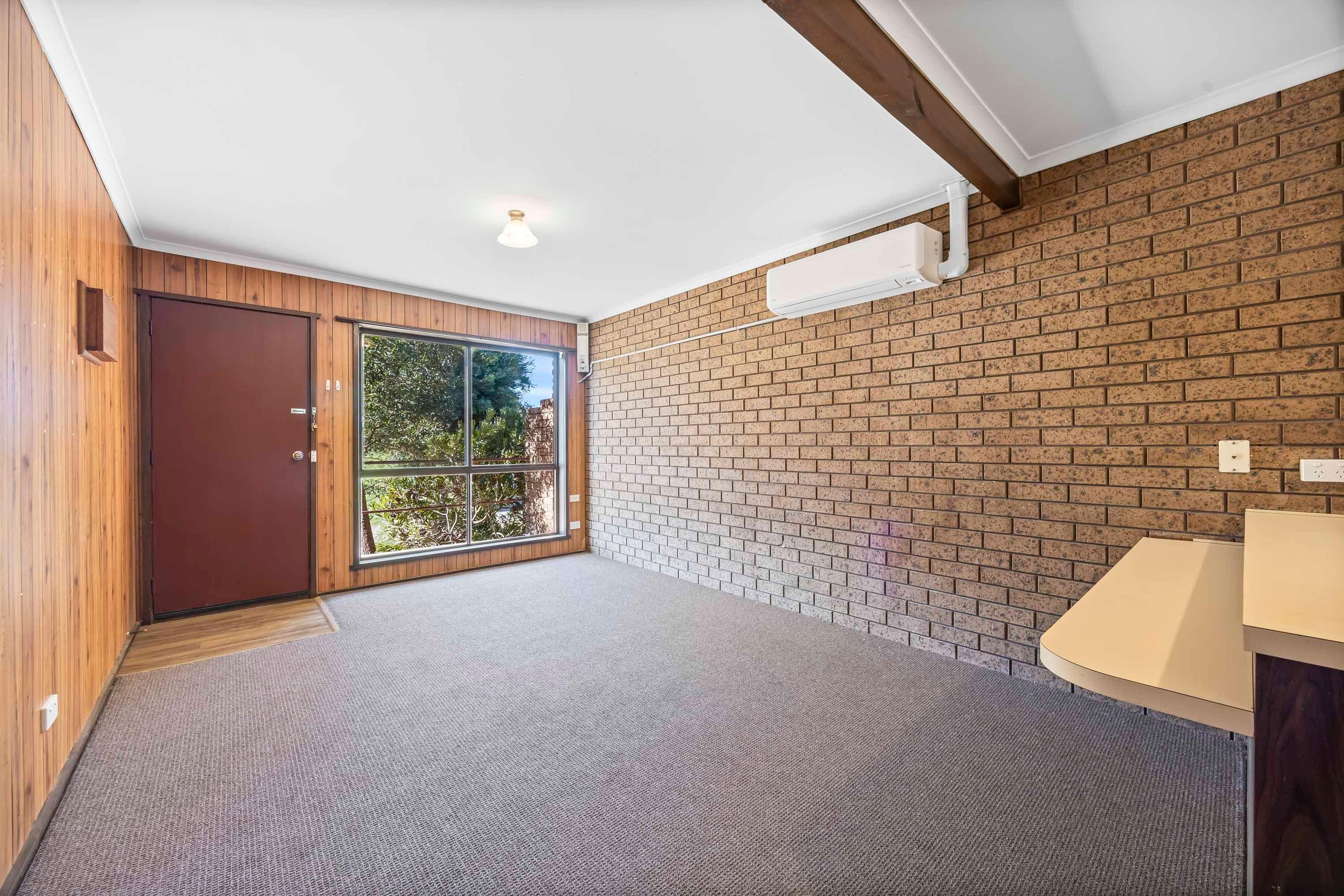 Charming 1-Bedroom Unit