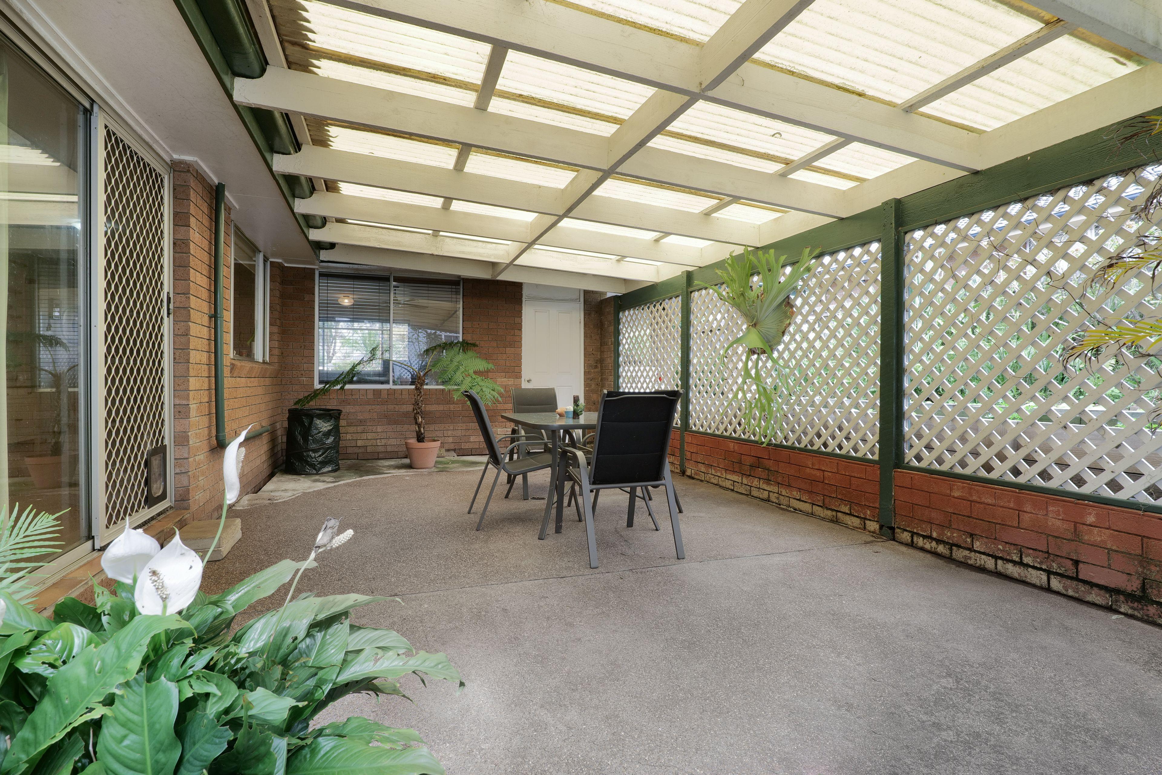 3 BEDROOM FAMILY HOME IN LAKESIDE