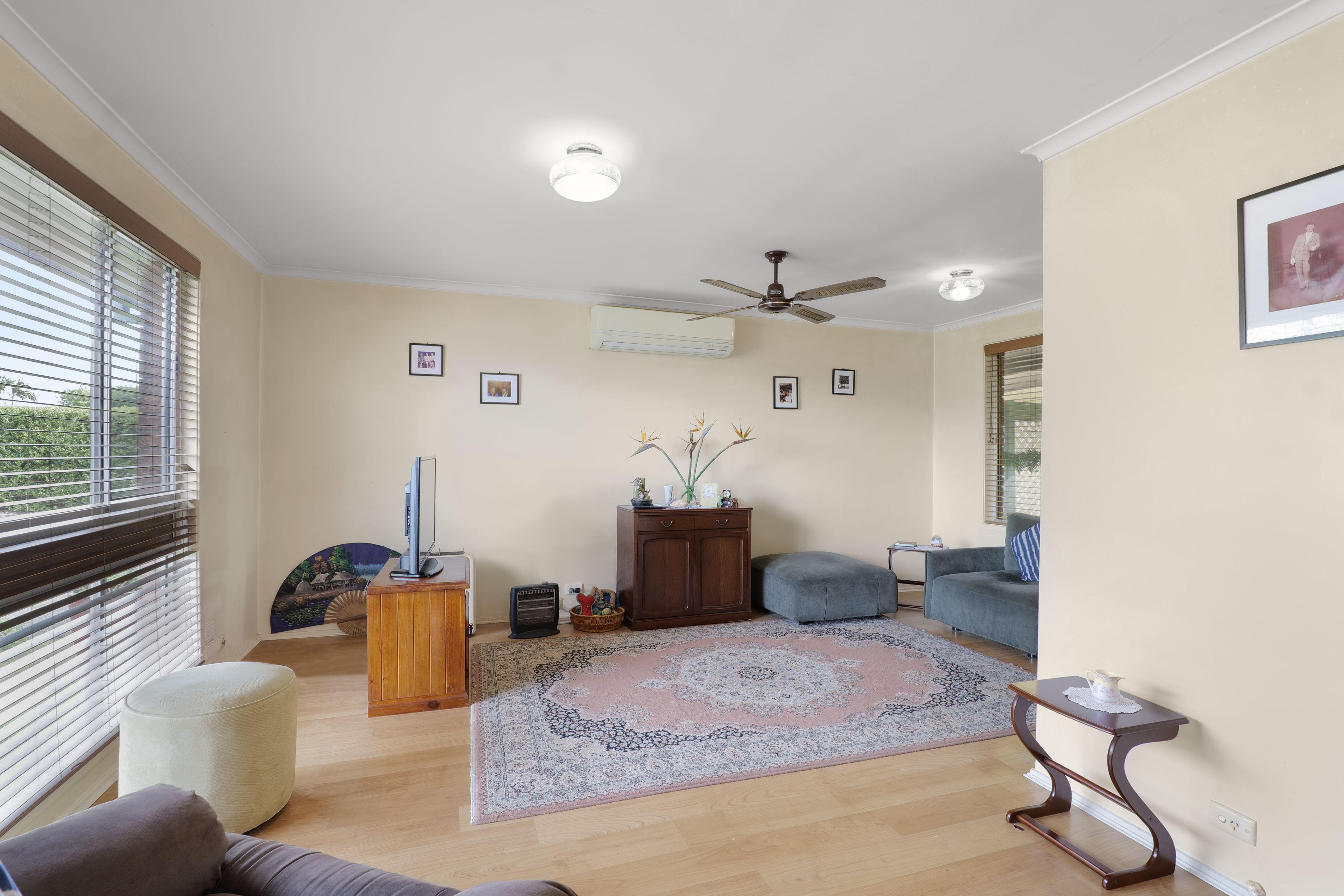 3 BEDROOM FAMILY HOME IN LAKESIDE