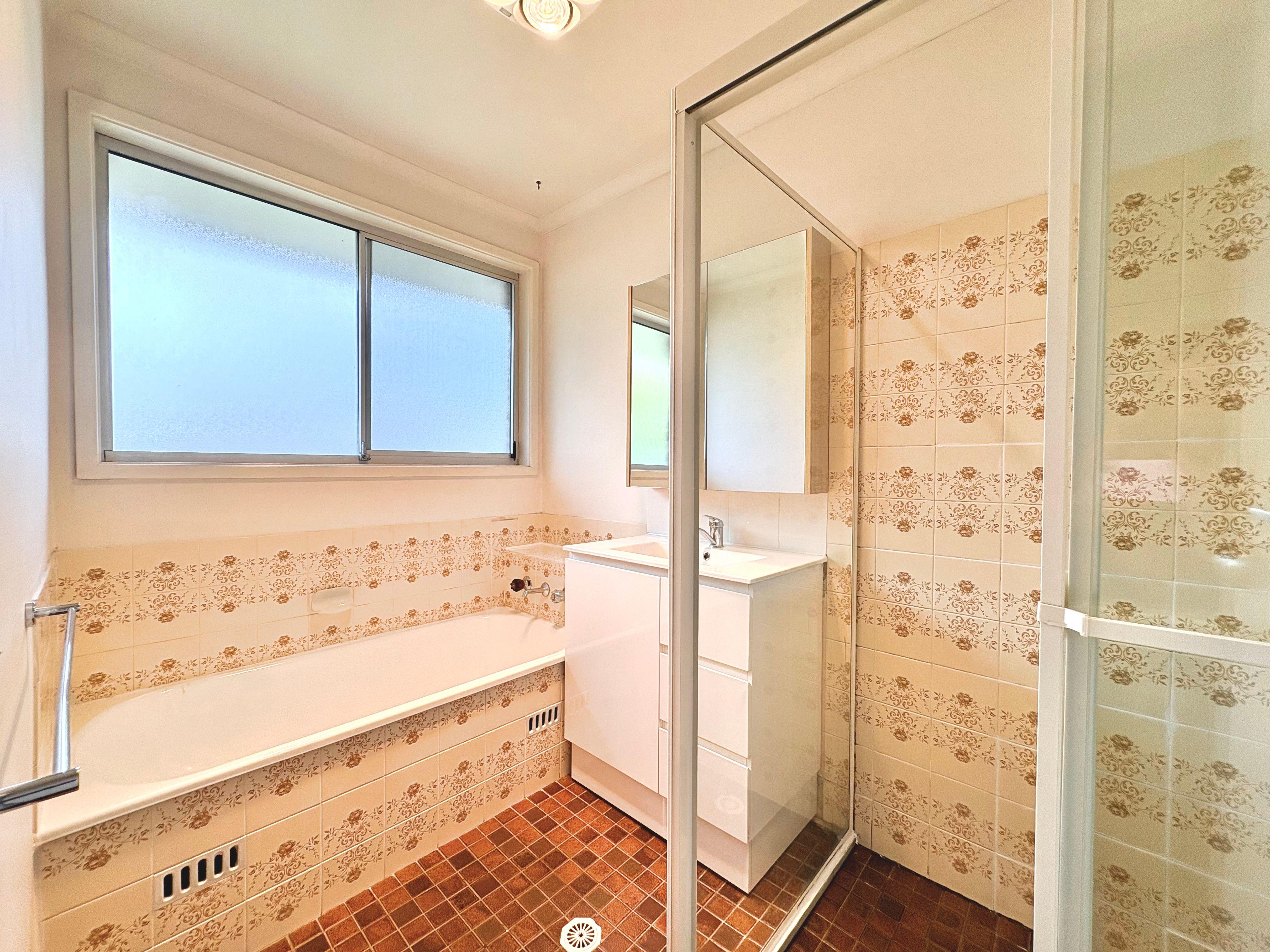 3 BEDROOM FAMILY HOME IN LAKESIDE