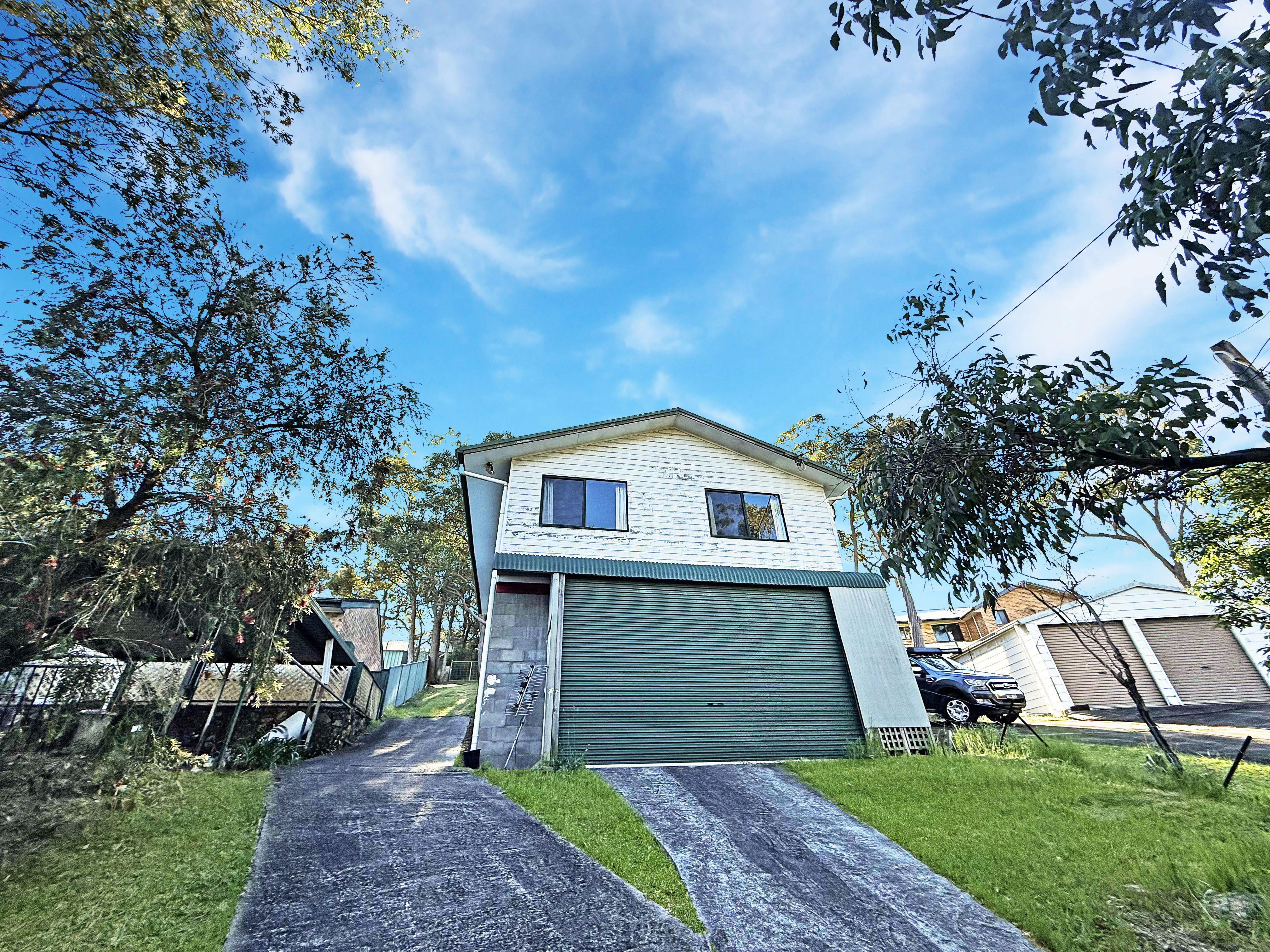 COMFORTABLE & CONVENIENT 2-BEDROOM HOME - IDEAL LOCATION!