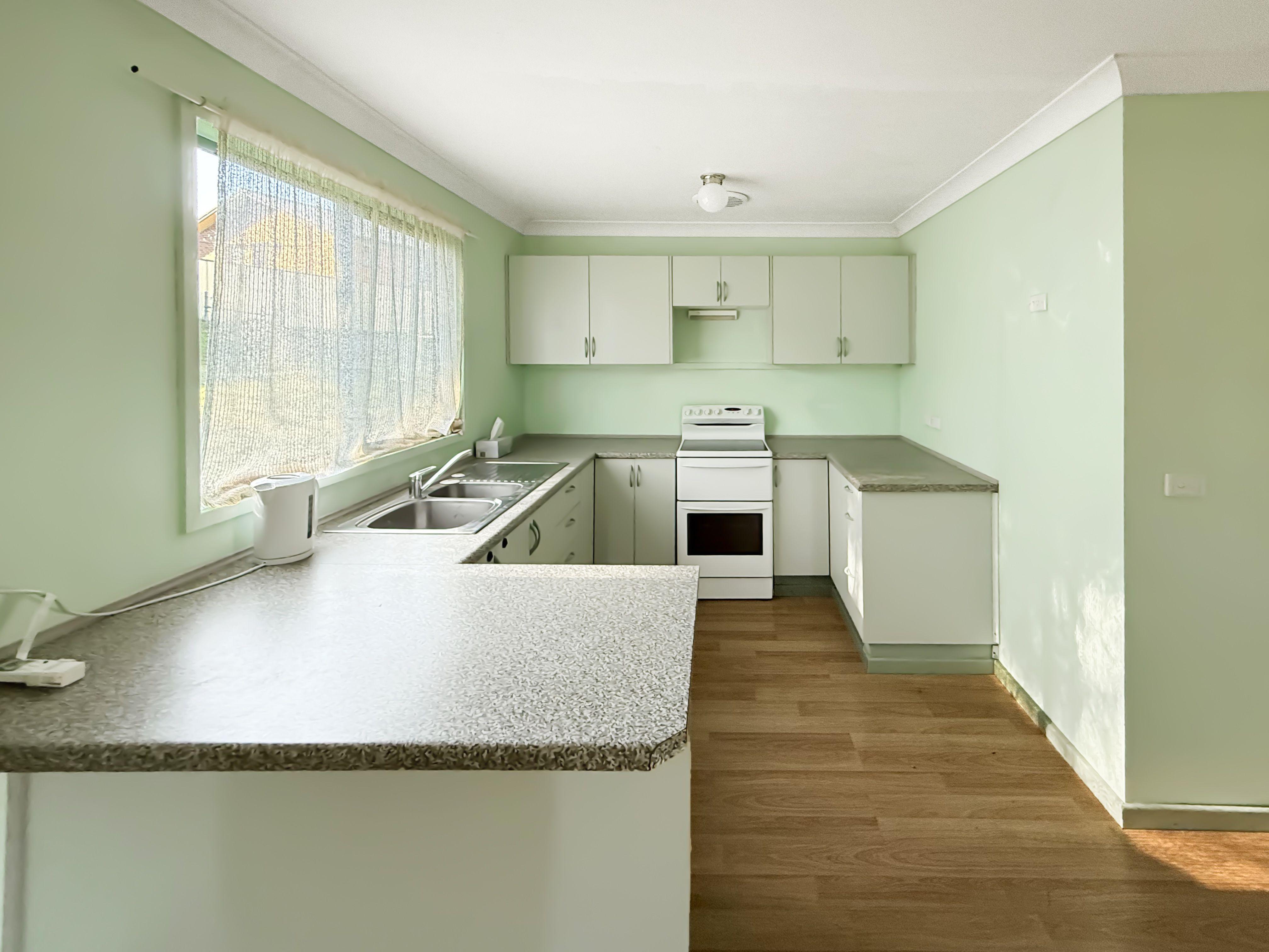 COMFORTABLE & CONVENIENT 2-BEDROOM HOME - IDEAL LOCATION!