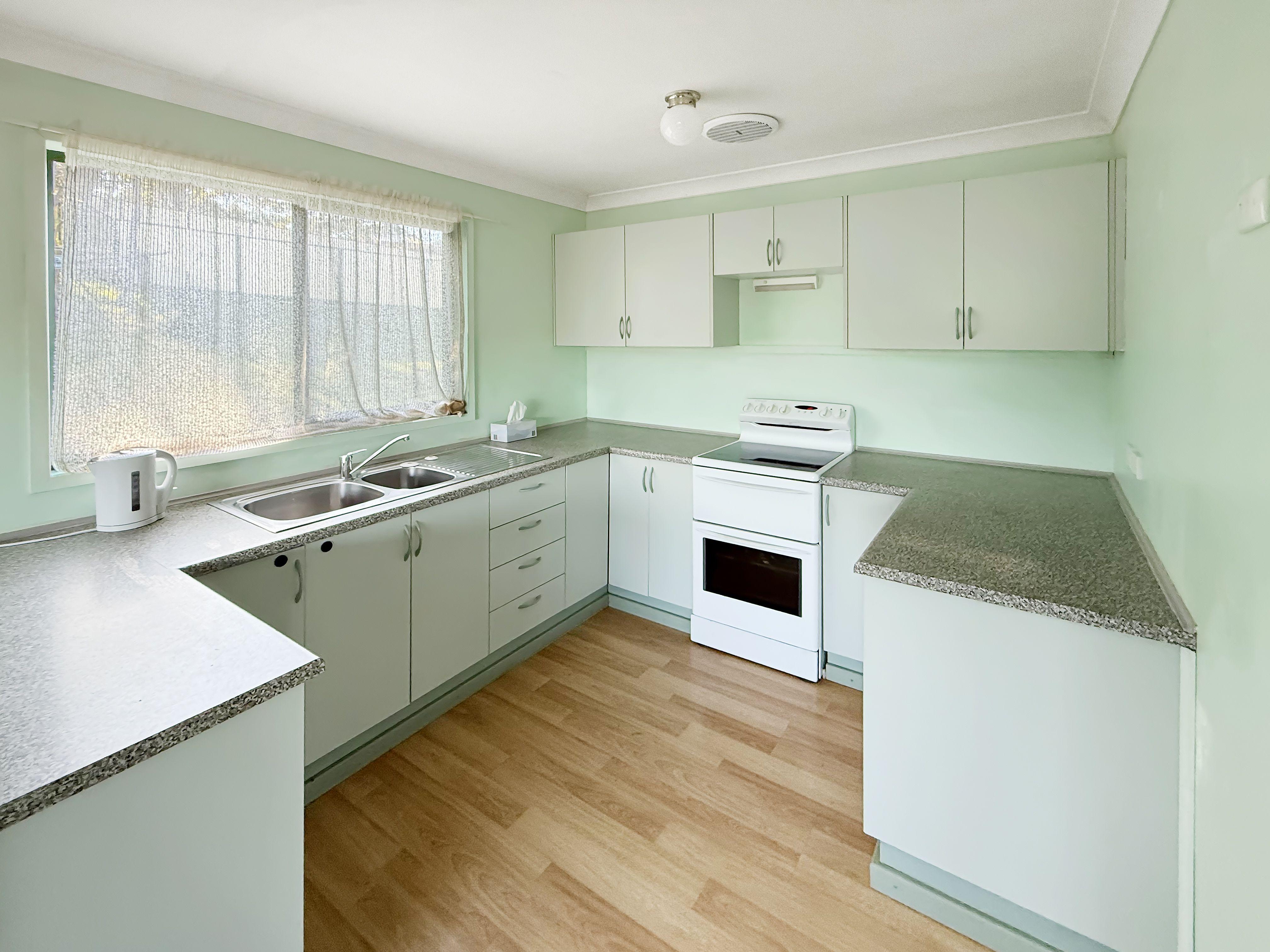 COMFORTABLE & CONVENIENT 2-BEDROOM HOME - IDEAL LOCATION!