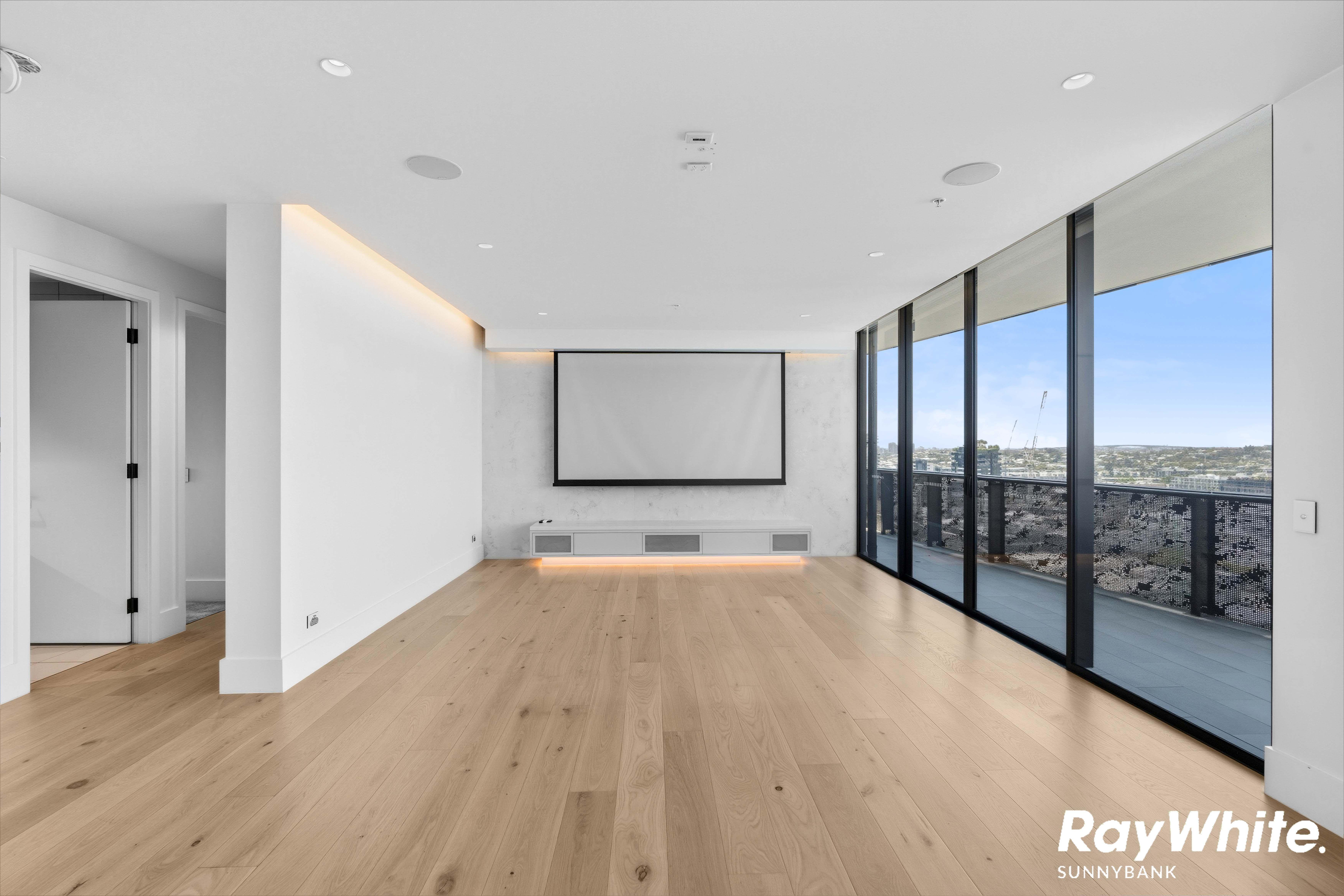 Luxurious Penthouse Living in Newstead