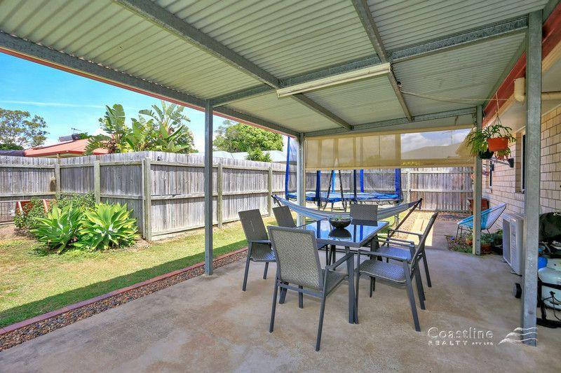 Spacious unit close to shops