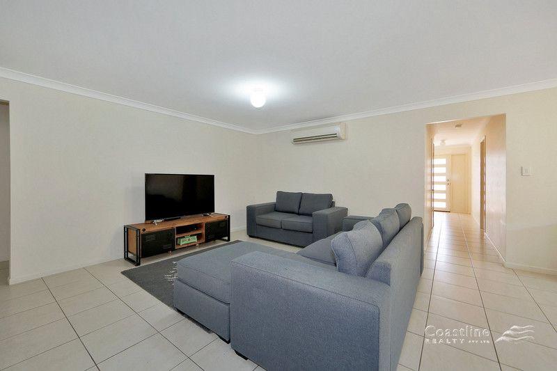 Spacious unit close to shops