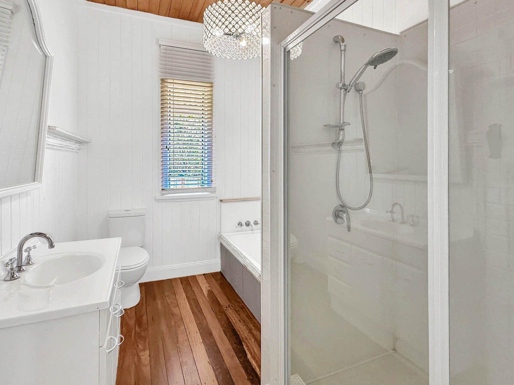 Renovated 4-Bedroom Queenslander - Shabby Chic Style