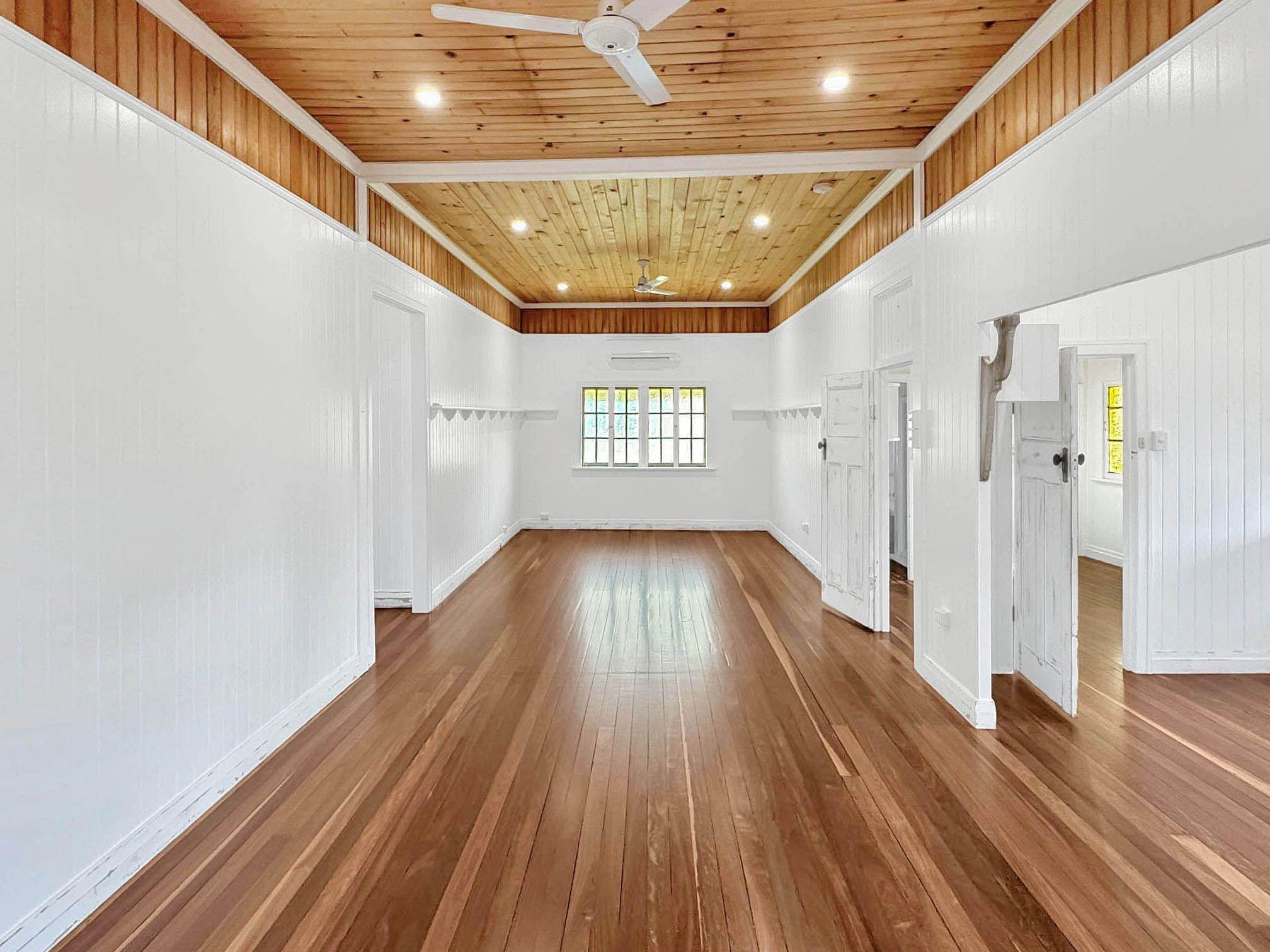 Renovated 4-Bedroom Queenslander - Shabby Chic Style