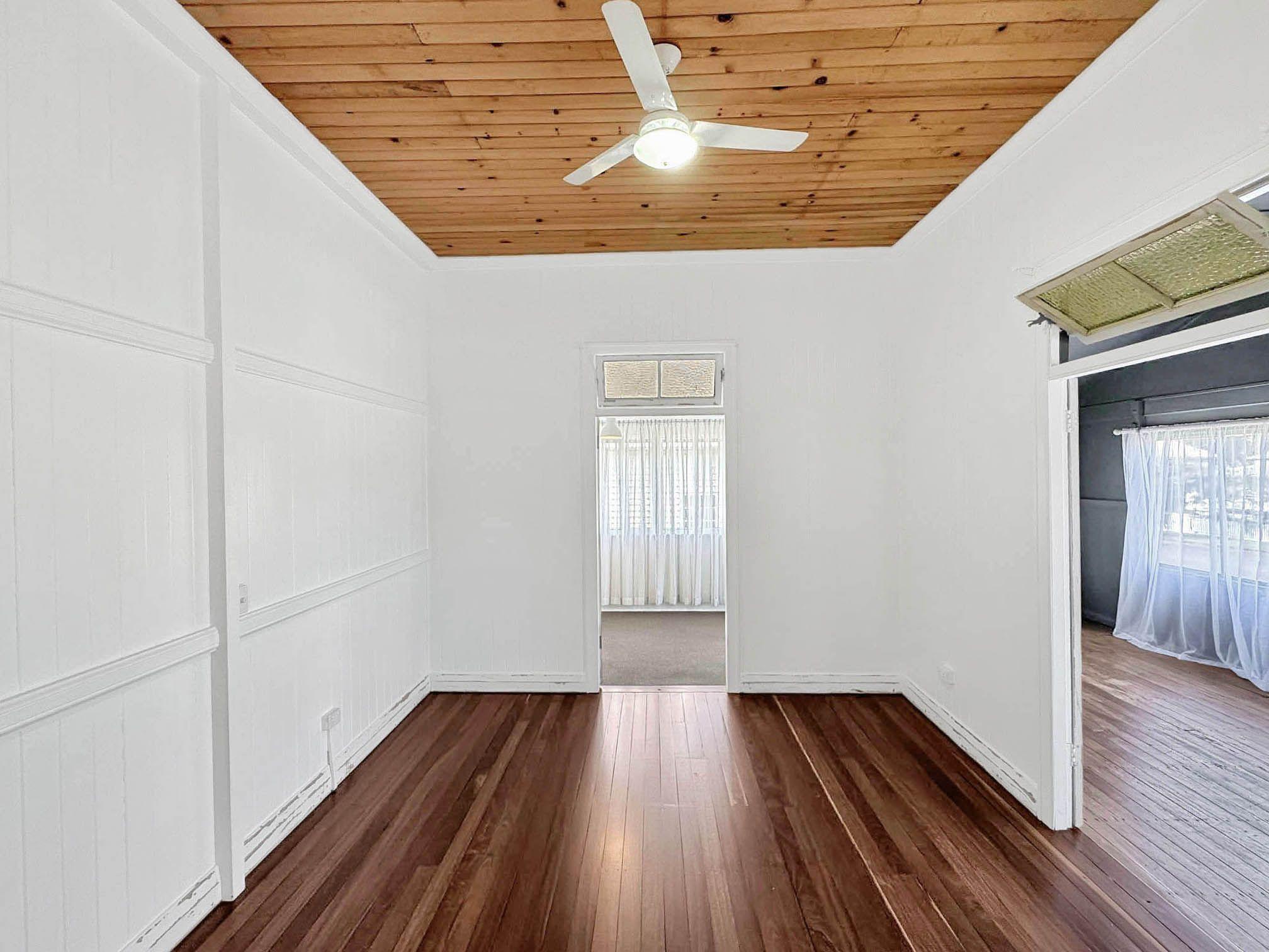 Renovated 4-Bedroom Queenslander - Shabby Chic Style