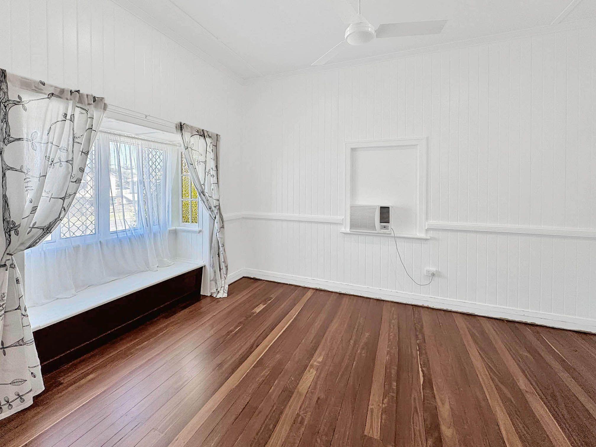 Renovated 4-Bedroom Queenslander - Shabby Chic Style