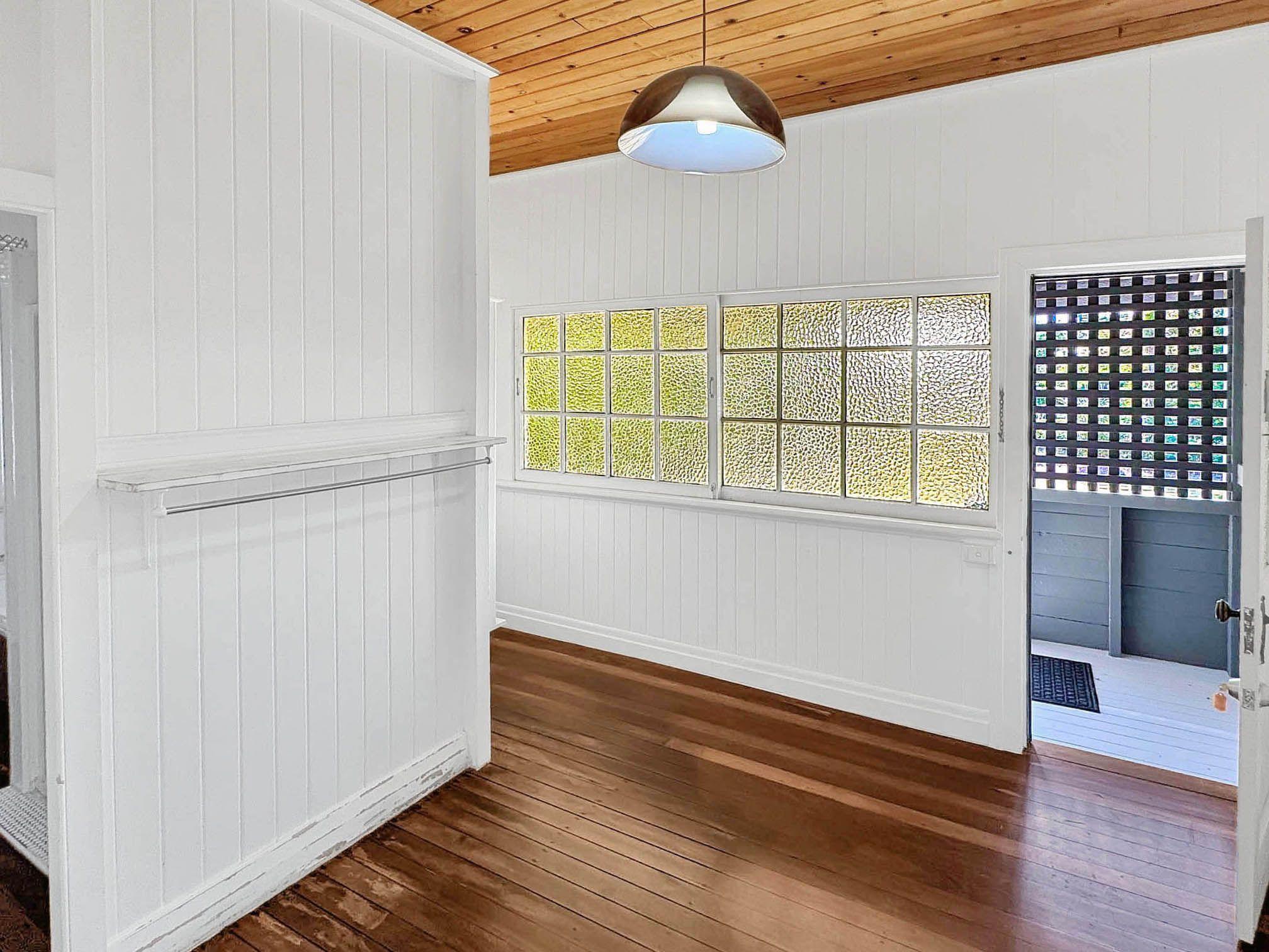 Renovated 4-Bedroom Queenslander - Shabby Chic Style