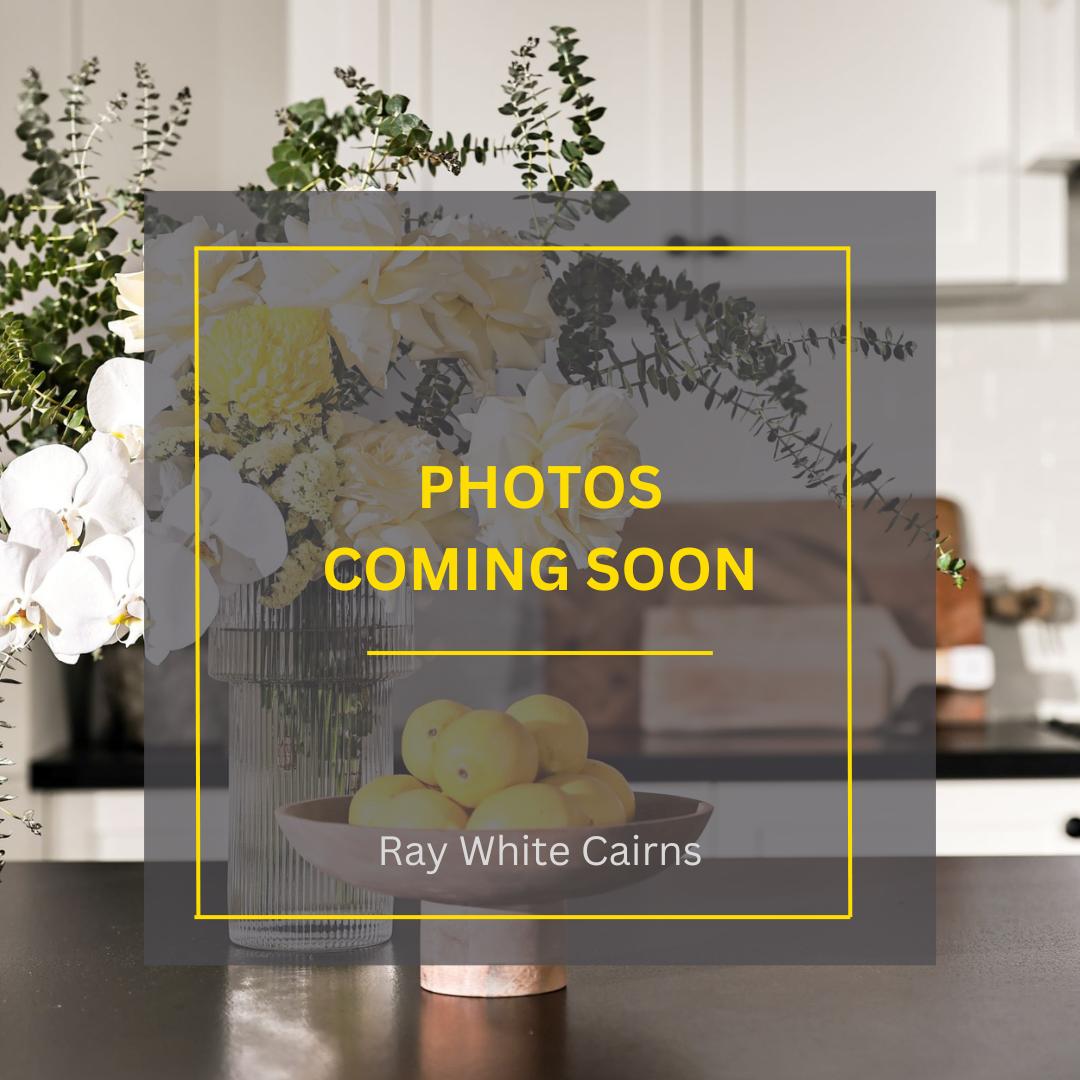 Prop-GPT: House: QLD Palm Cove, QLD 4879 Palm Cove Residence 5-minute walk to the beach