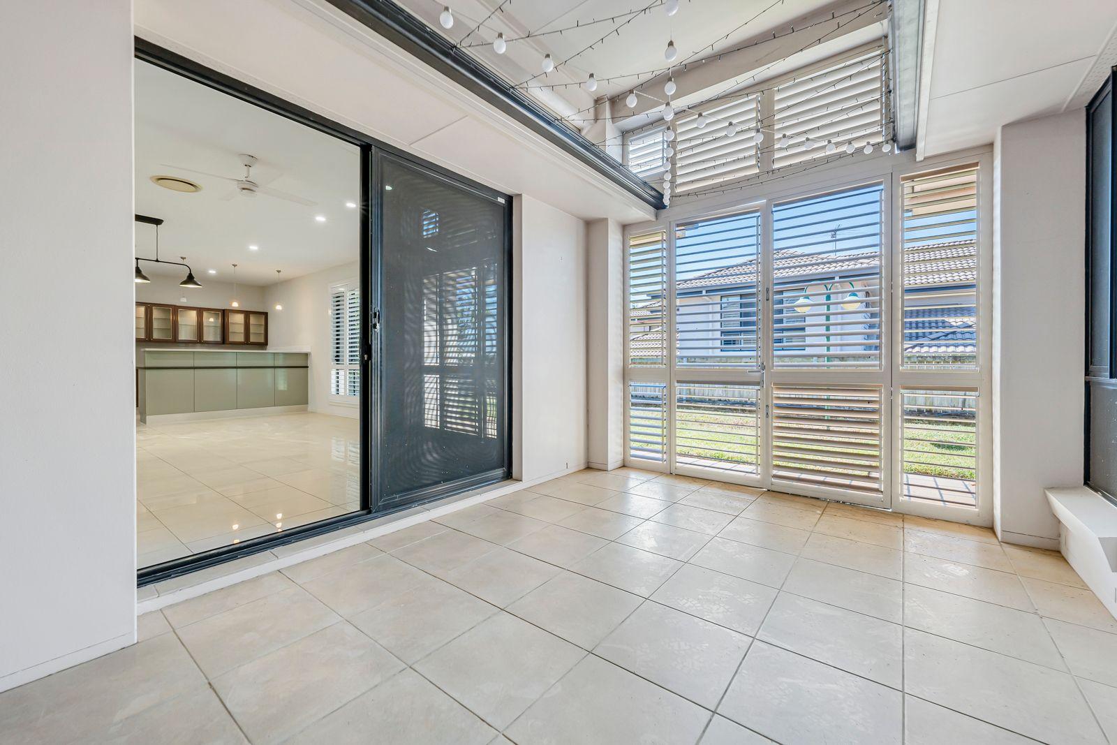Grand Single Level Living On Cerbaia!