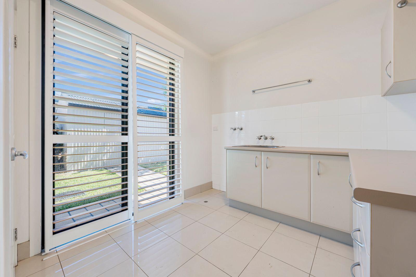Grand Single Level Living On Cerbaia!