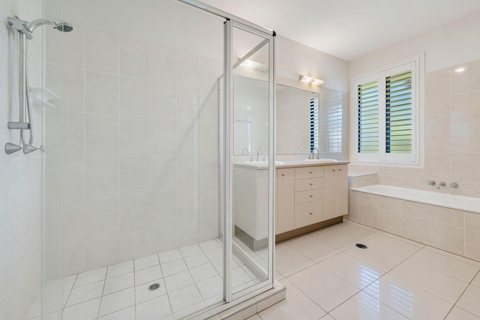 Grand Single Level Living On Cerbaia!