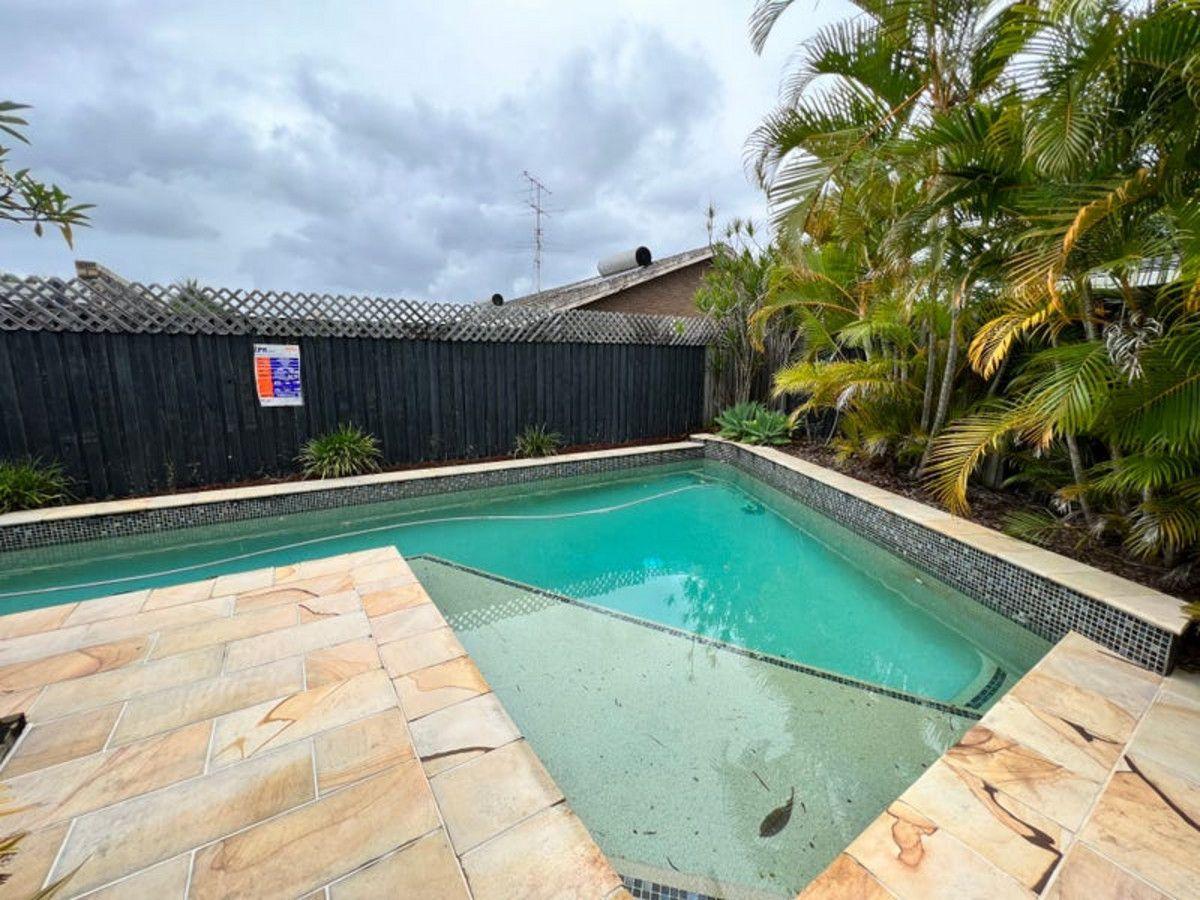 Prop-GPT: Property: QLD Miami, QLD 4220 2/5 Pheasant Court, Miami, QLD 4220 - Duplex / Semi - Detached for Rent - harcourts.net