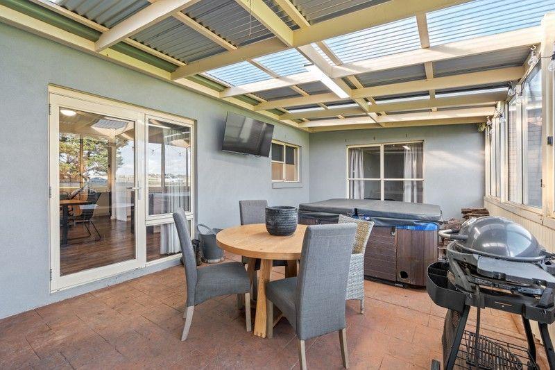 Peaceful Rural Living Just Minutes from Town