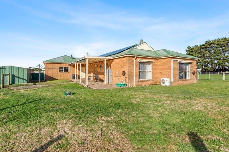 Peaceful Rural Living Just Minutes from Town