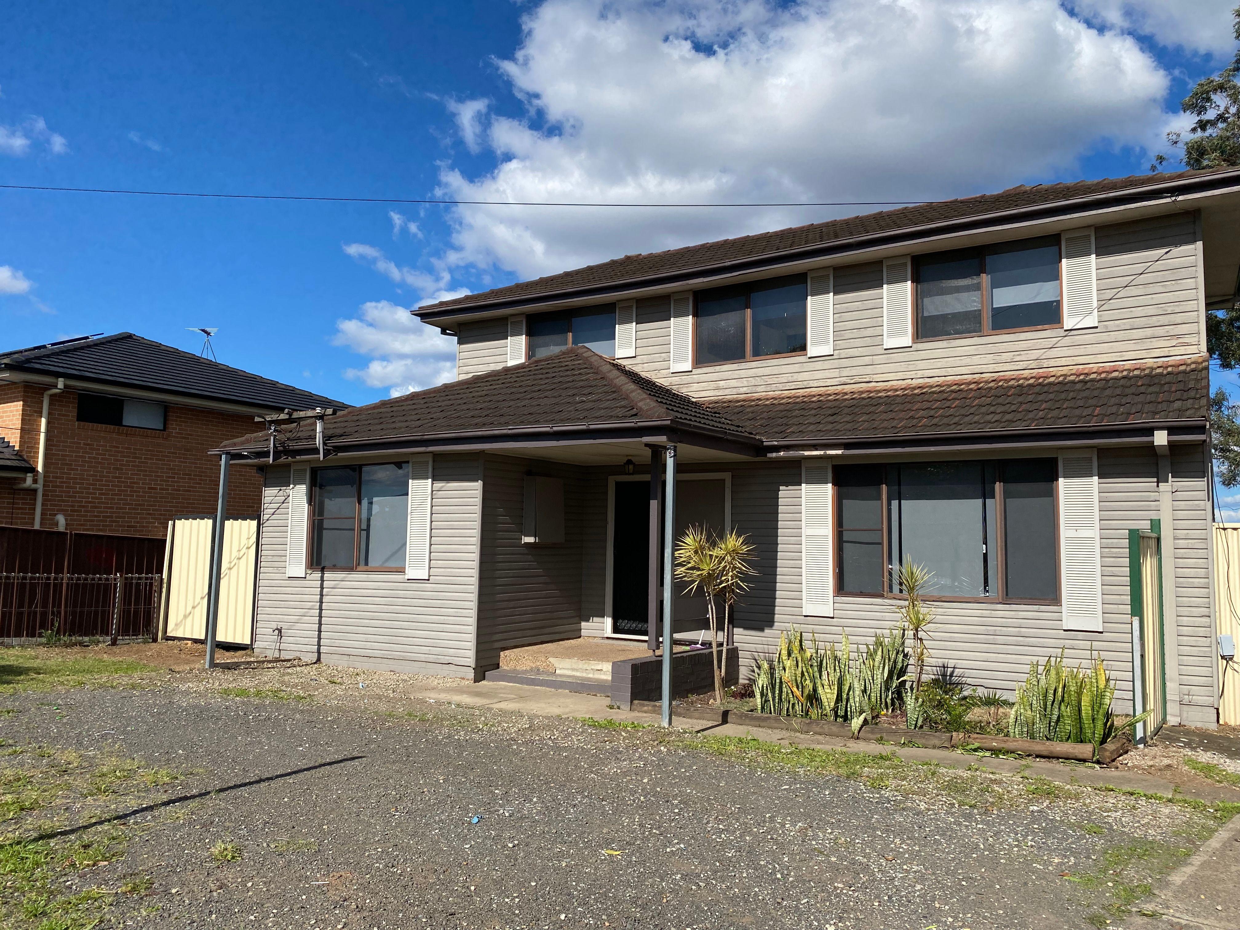 Prop-GPT: House: NSW Mount Pritchard, NSW 2170 Large Entertaining Area