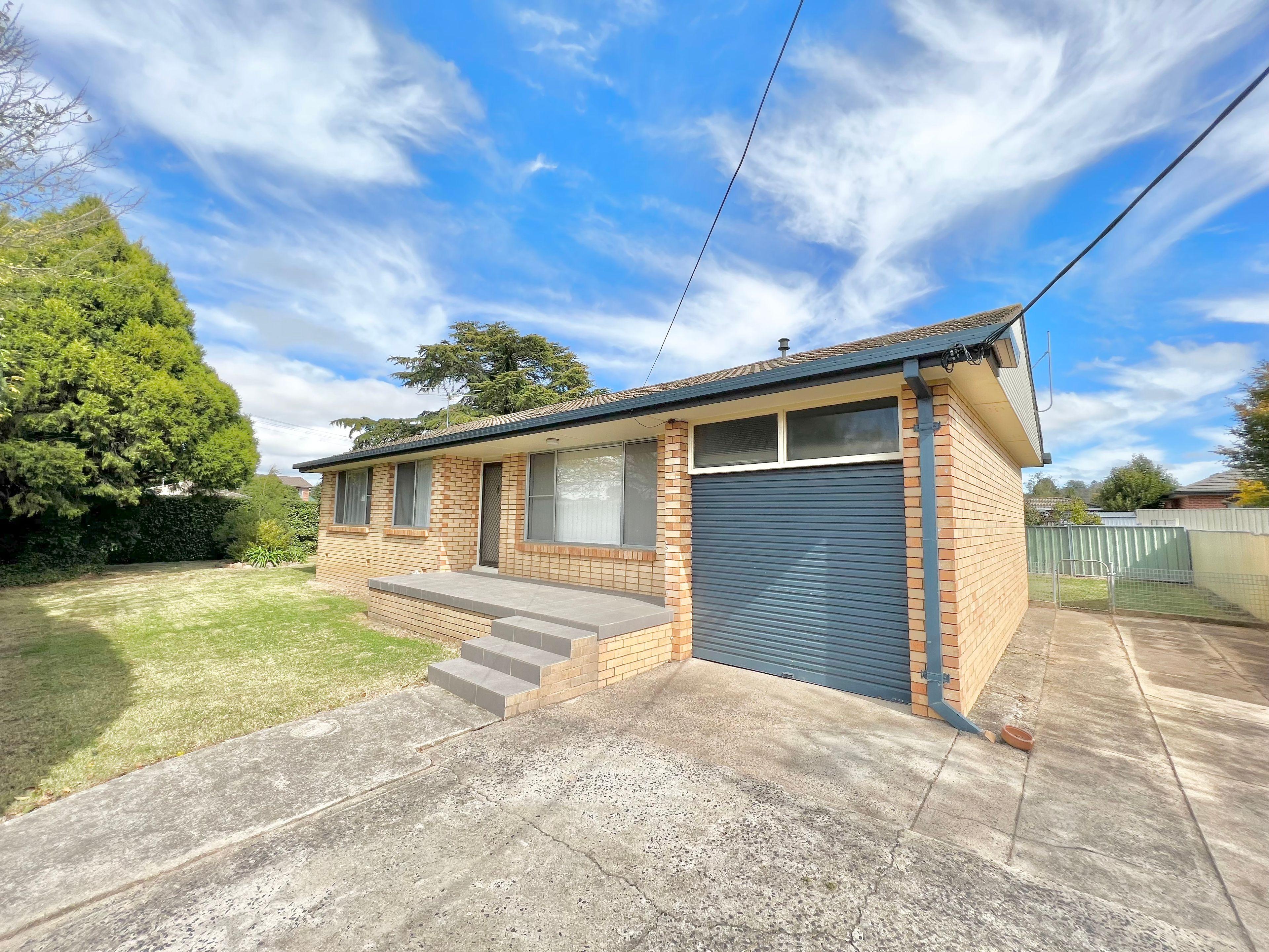 Prop-GPT: House: NSW Orange, NSW 2800 Walking distance to Orange High