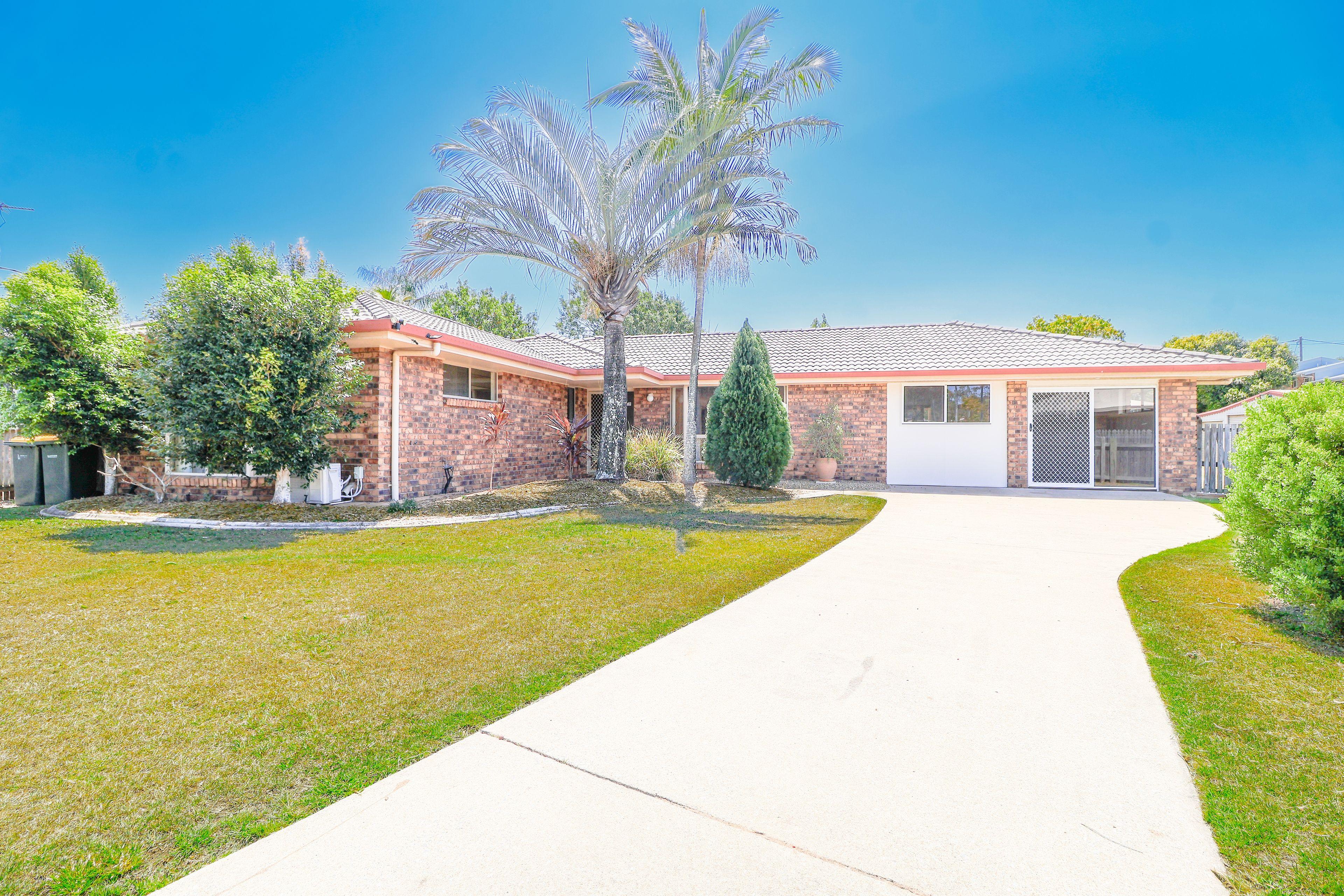 Prop-GPT: House: QLD Clinton, QLD 4680 BIG SHED, BIG YARD, ENDLESS POSSIBILITIES - WELCOME TO 11 ALEXANDRA CLOSE!