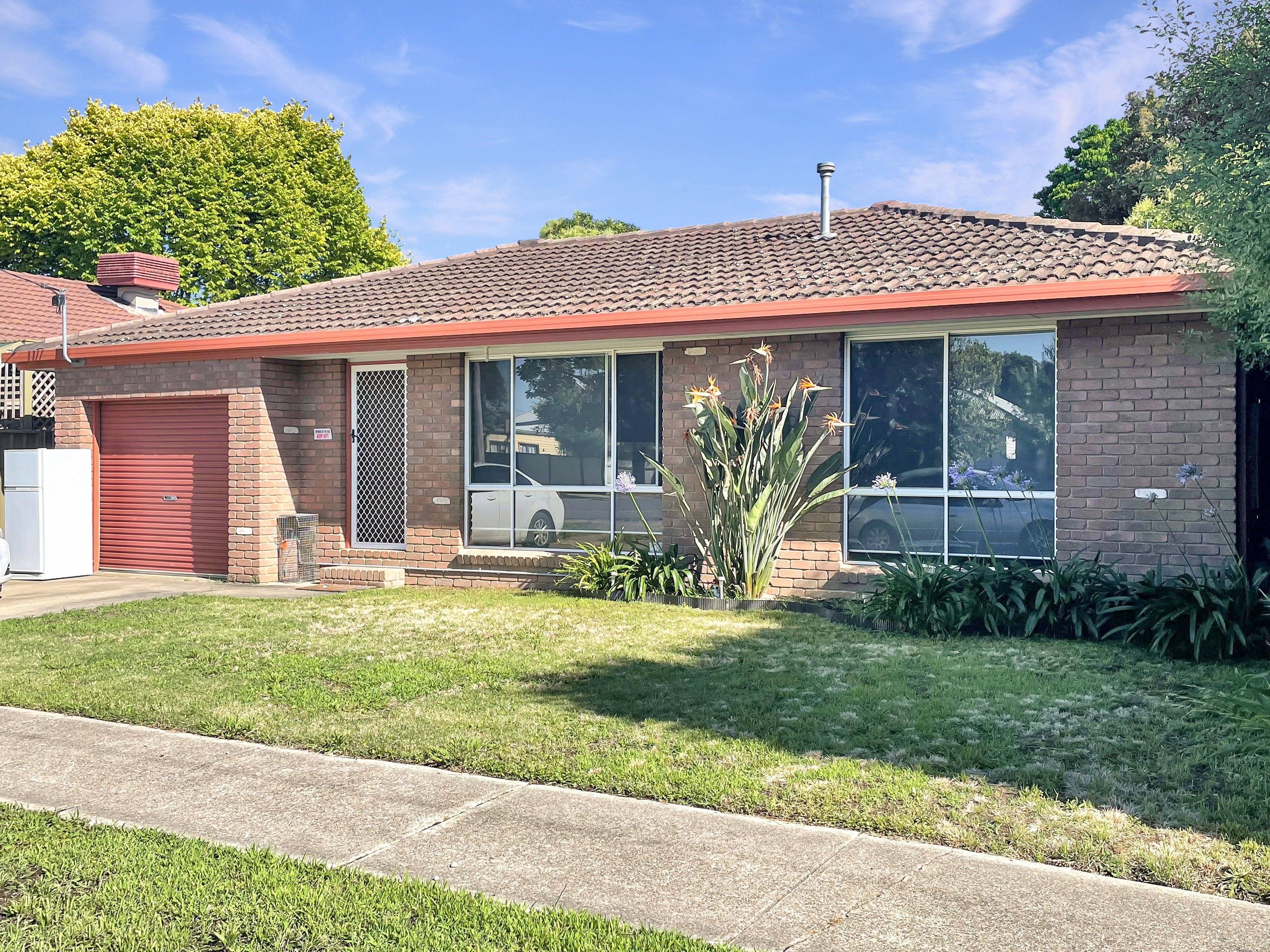 Prop-GPT: House: VIC Benalla, VIC 3672 LOW MAINTENANCE UNIT IN BENALLA STREET