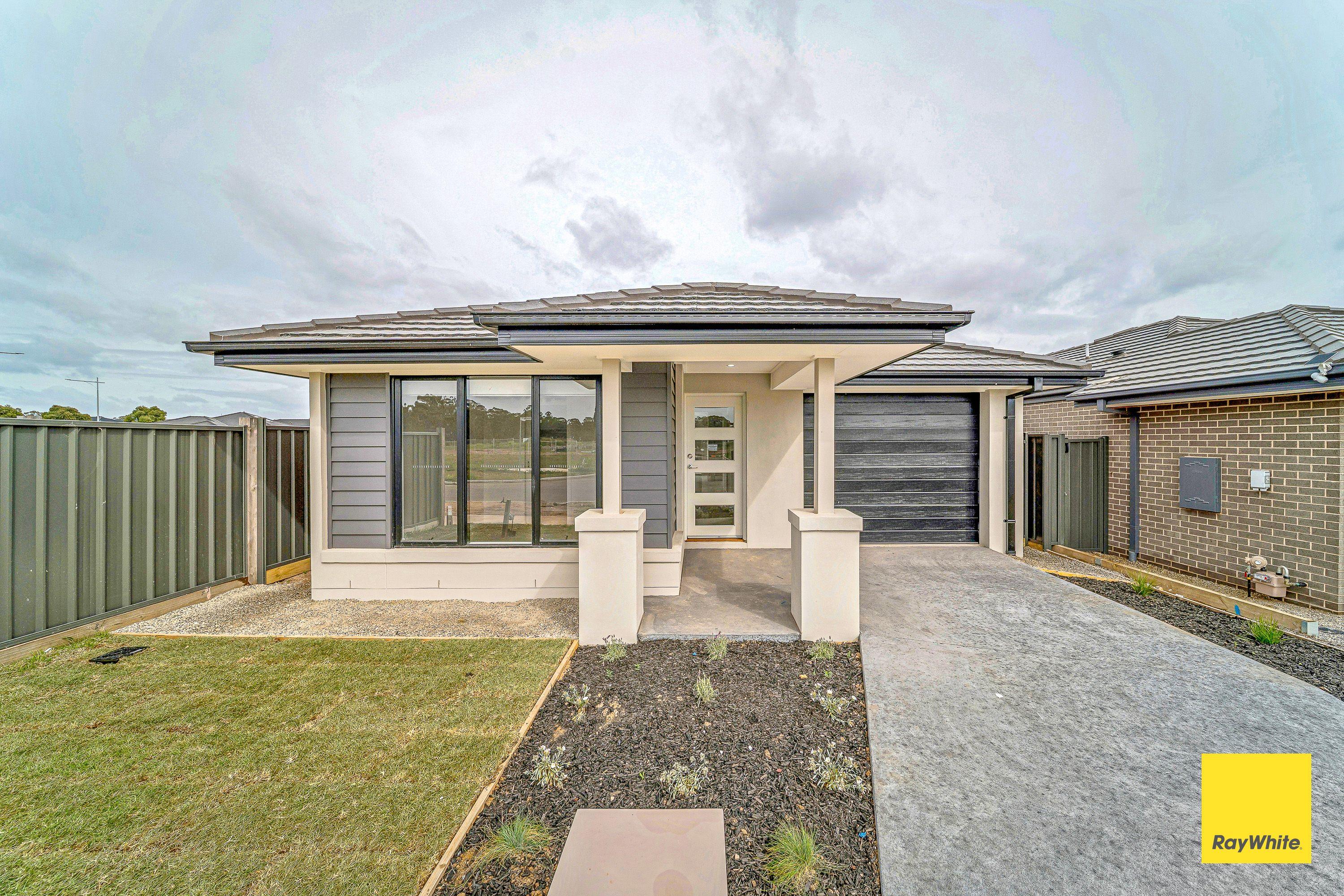 Prop-GPT: House: VIC Huntly, VIC 3551 Modern 3-Bedroom Home in Peaceful Huntly Location