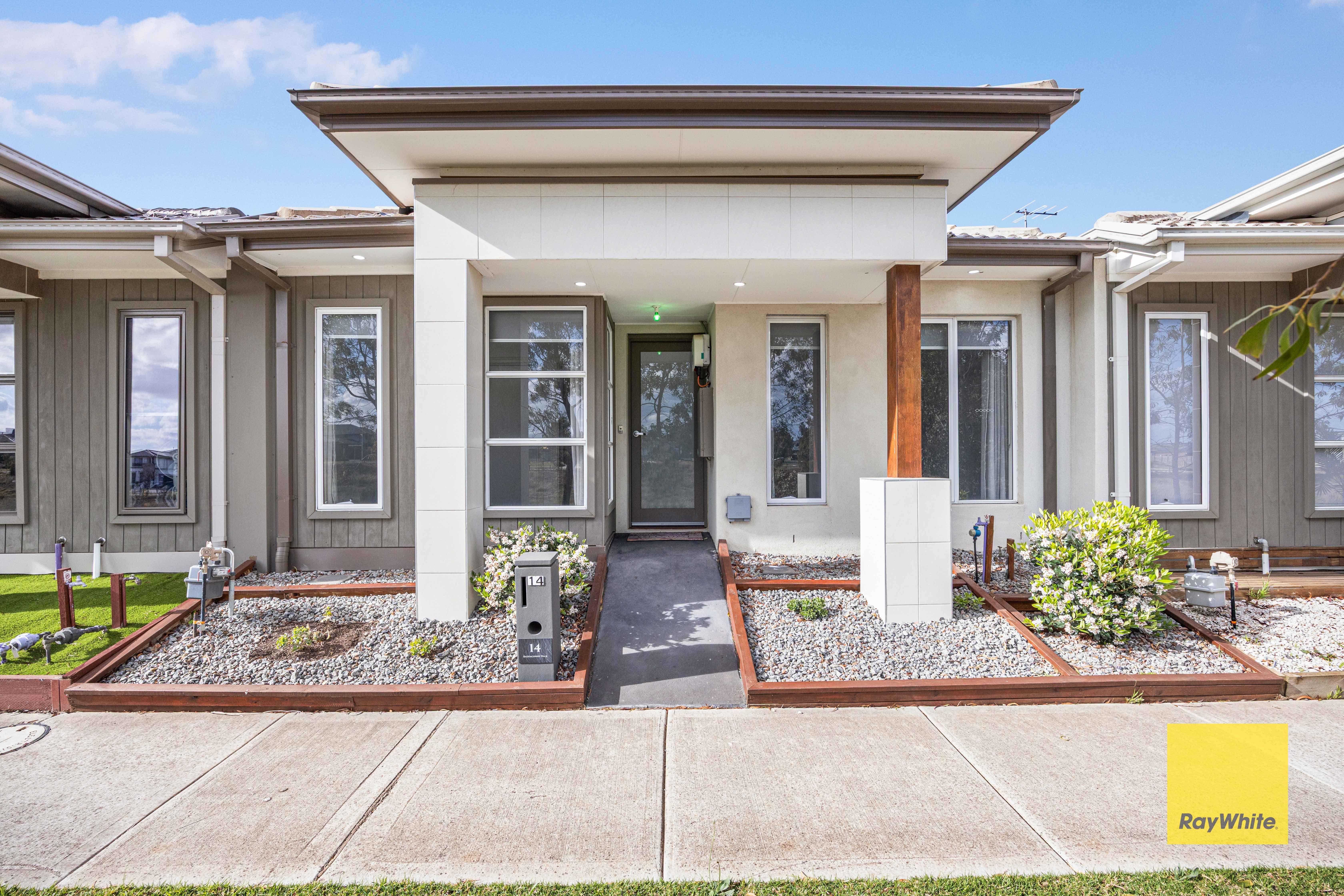 Prop-GPT: House: VIC Tarneit, VIC 3029 Stylish Simplicity Meets Creekside Charm!