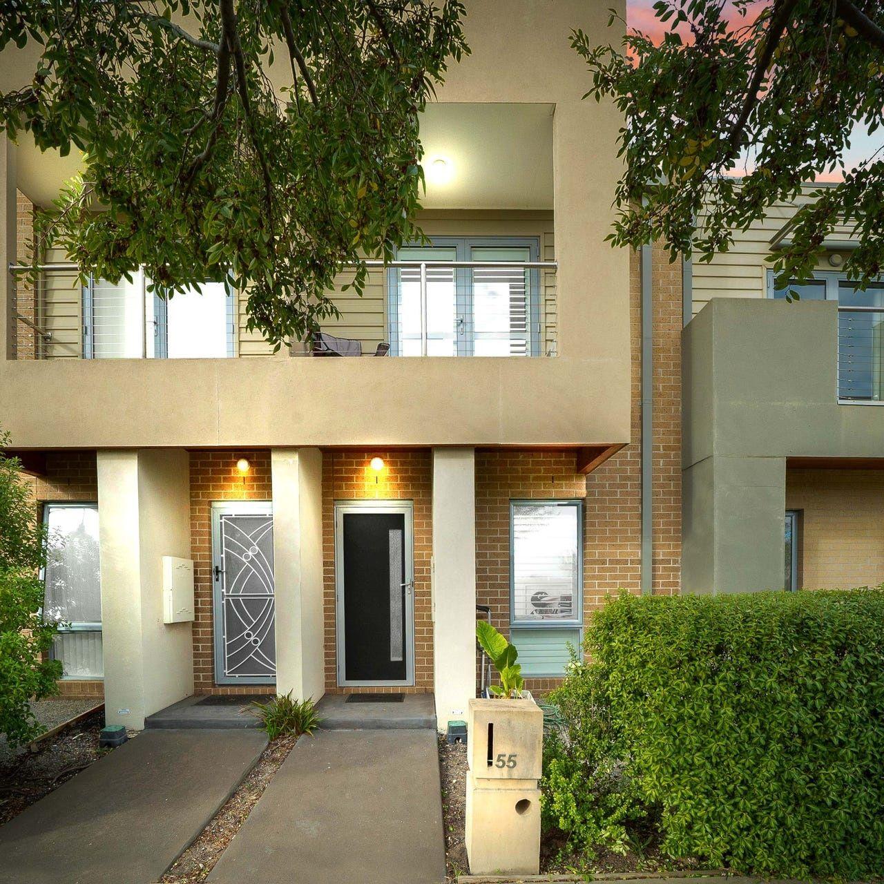 Prop-GPT: House: VIC Tarneit, VIC 3029 Stylish Park-Facing Townhouse Offering Comfort & Convenience!