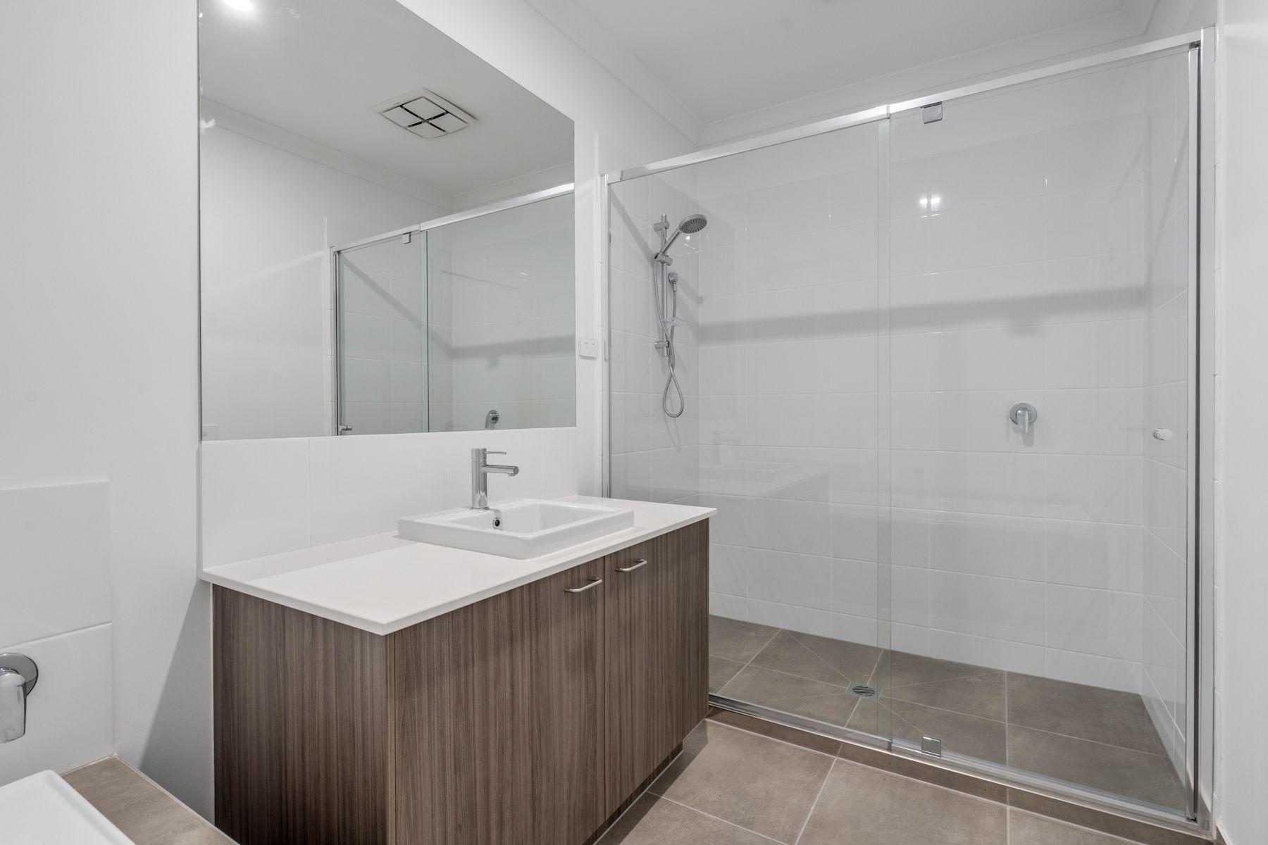 Family-Friendly 4-Bedroom Townhouse with Modern Amenities