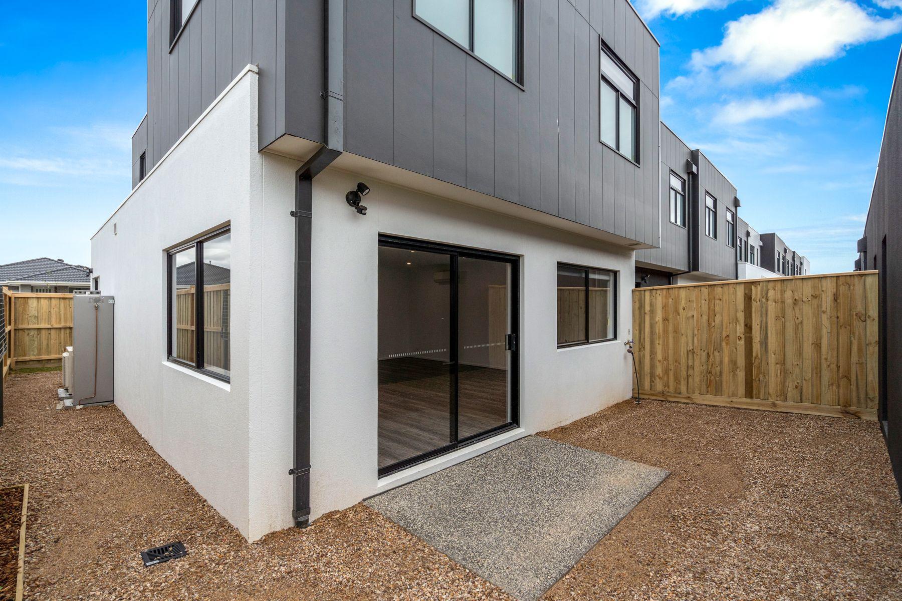 Family-Friendly 4-Bedroom Townhouse with Modern Amenities