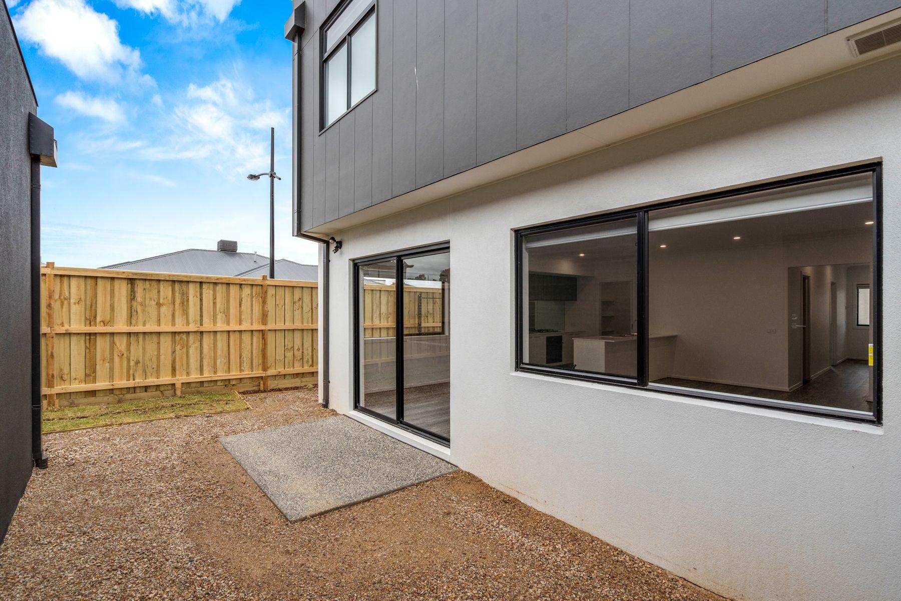 Family-Friendly 4-Bedroom Townhouse with Modern Amenities