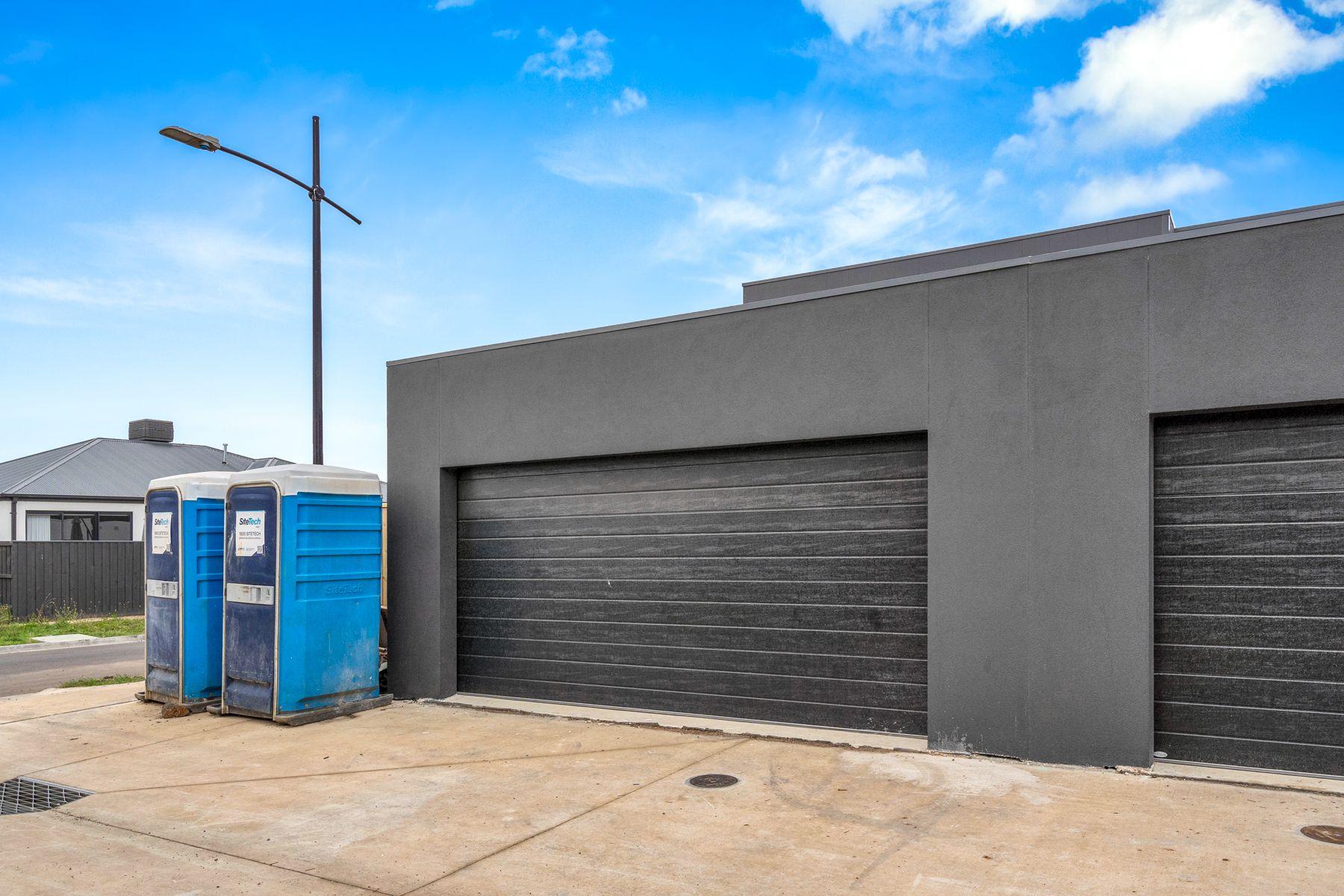 Family-Friendly 4-Bedroom Townhouse with Modern Amenities