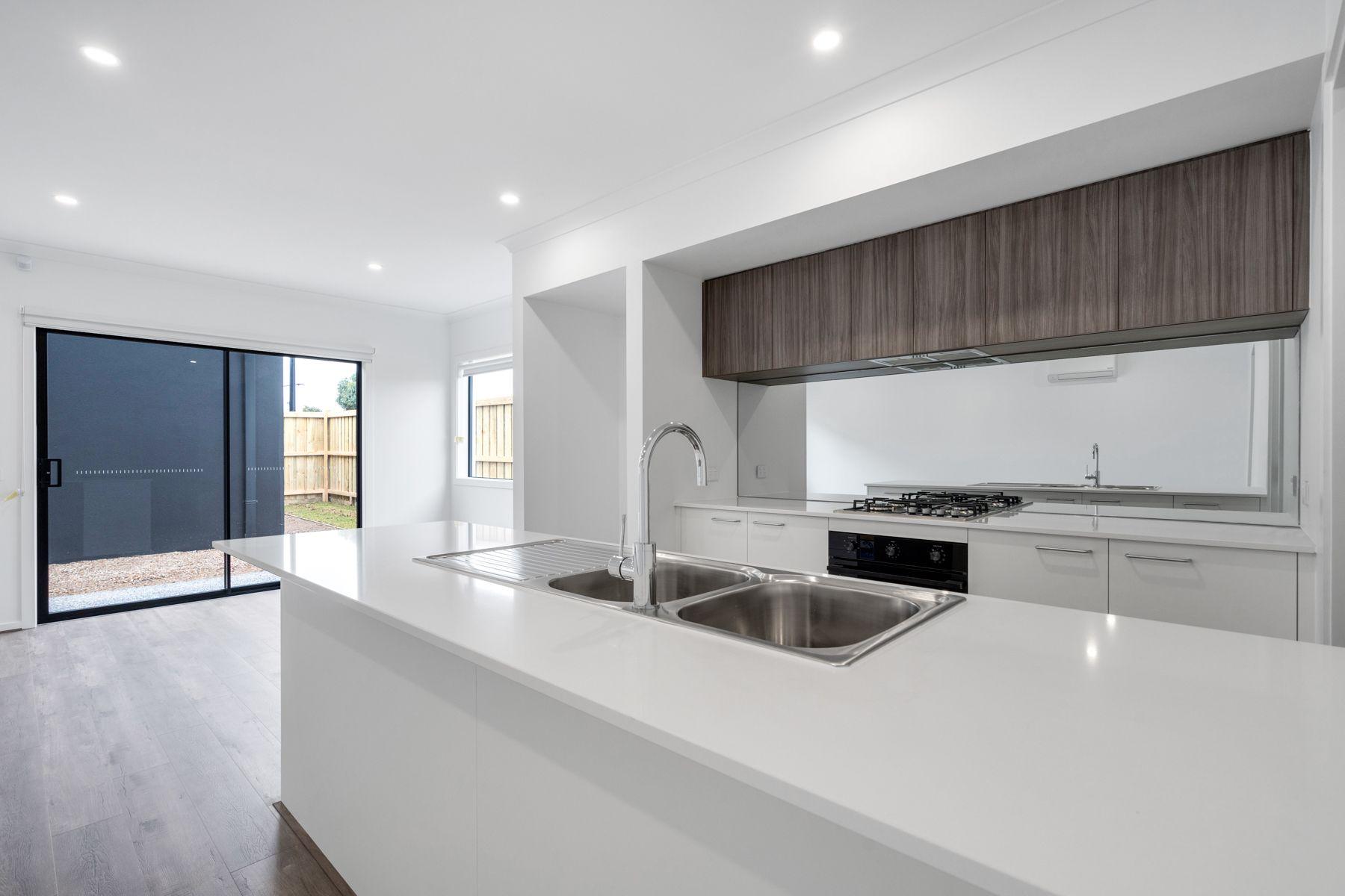 Family-Friendly 4-Bedroom Townhouse with Modern Amenities