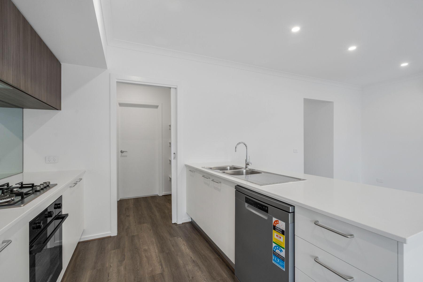 Family-Friendly 4-Bedroom Townhouse with Modern Amenities