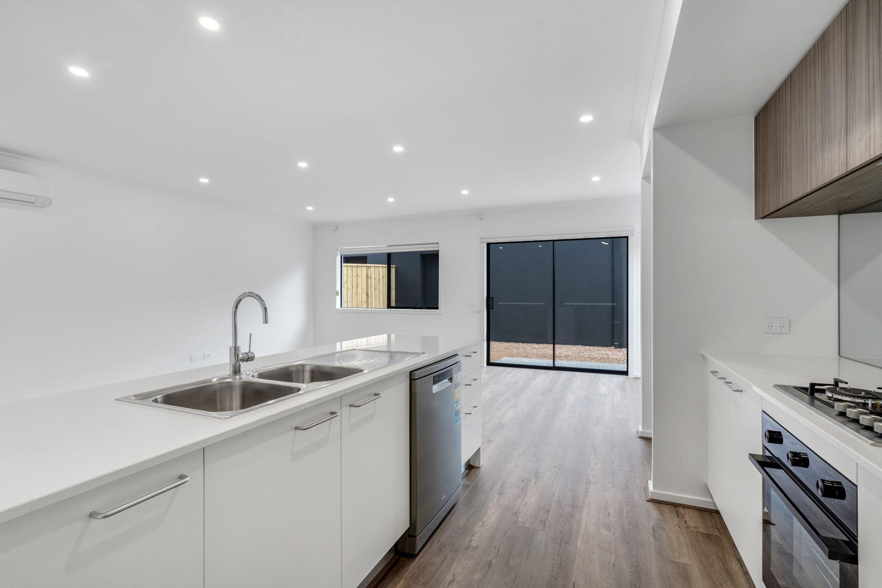 Family-Friendly 4-Bedroom Townhouse with Modern Amenities