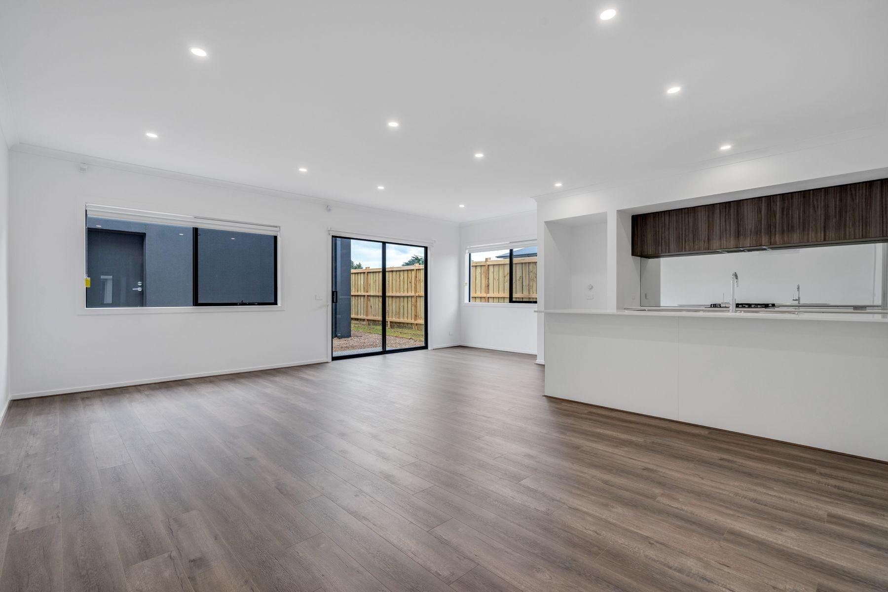 Family-Friendly 4-Bedroom Townhouse with Modern Amenities