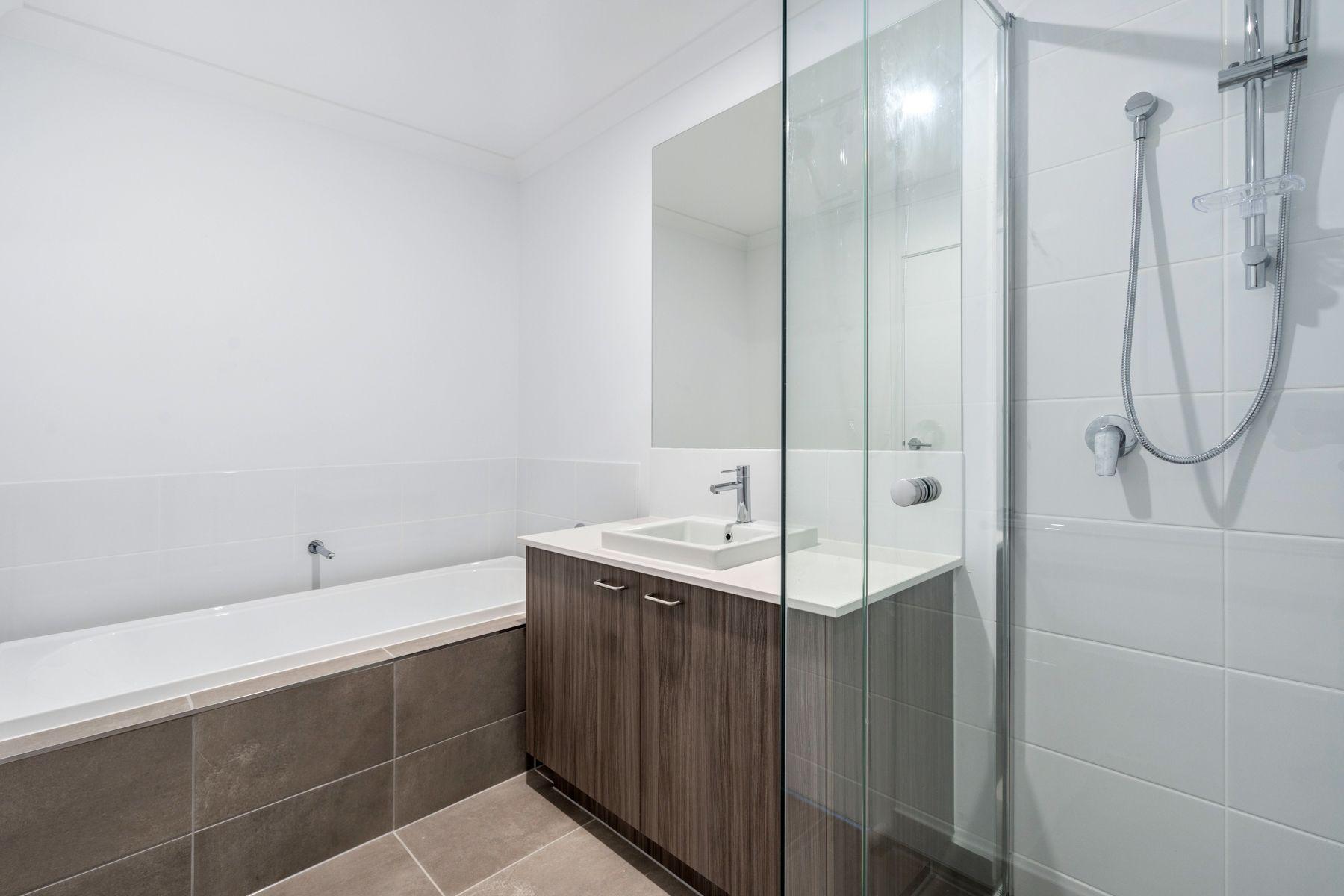 Family-Friendly 4-Bedroom Townhouse with Modern Amenities