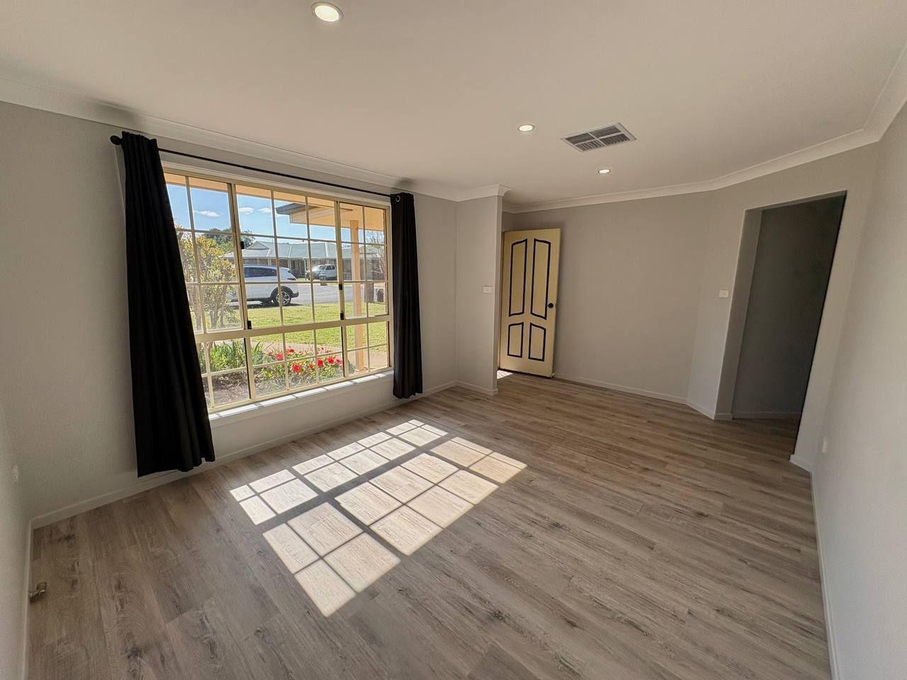 Ray White Forbes - 6851 1411