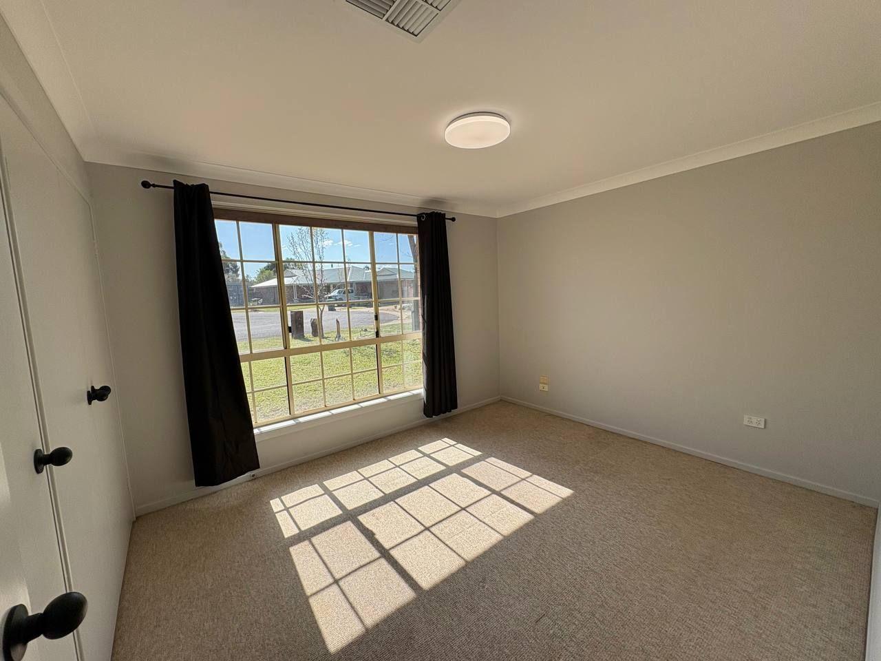 Ray White Forbes - 6851 1411