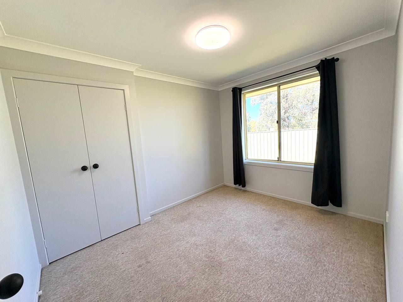 Ray White Forbes - 6851 1411