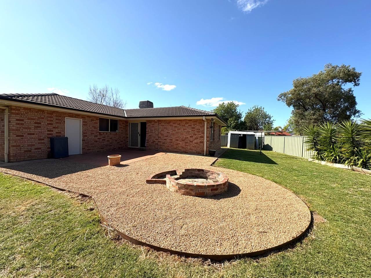 Ray White Forbes - 6851 1411