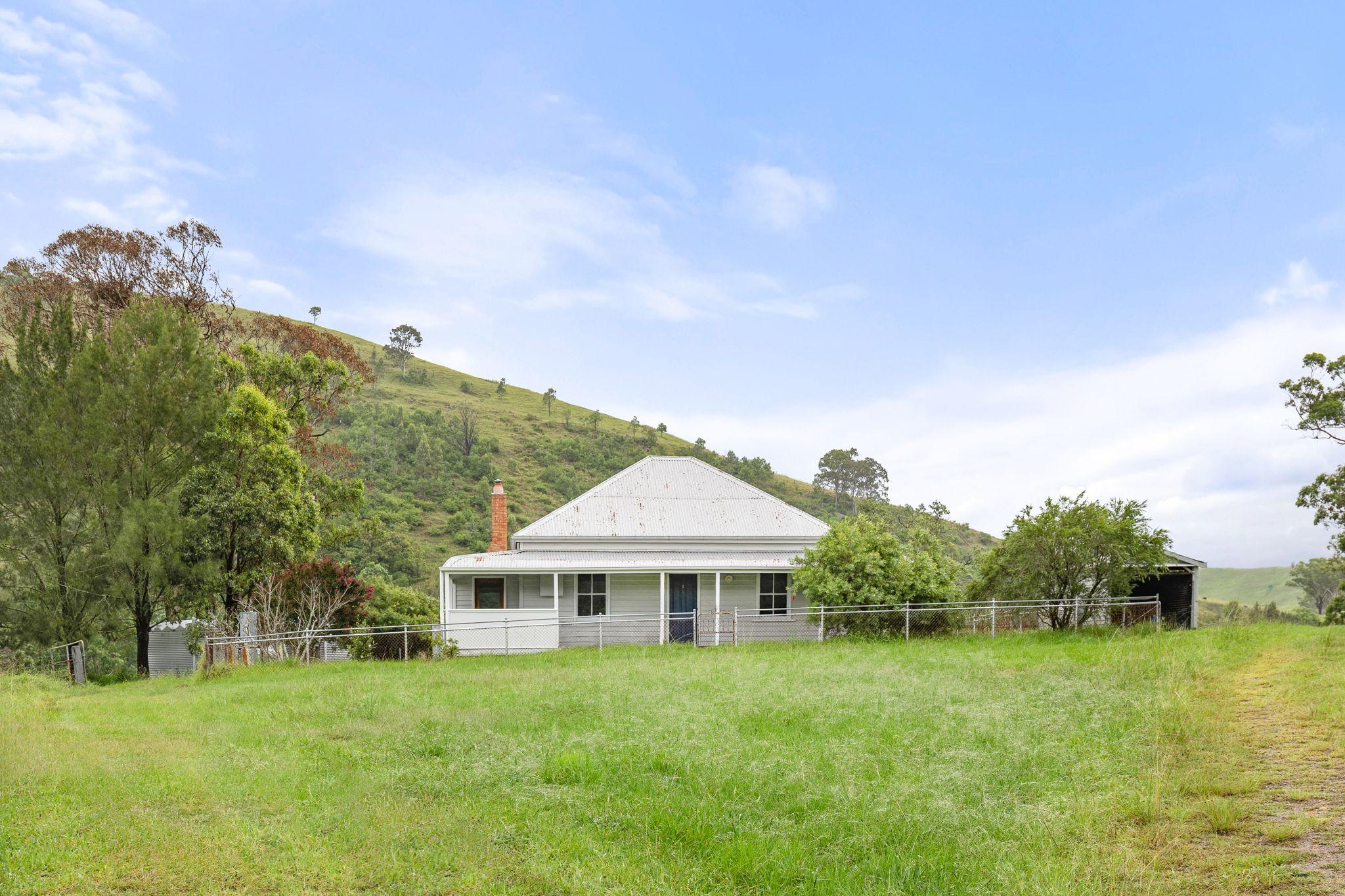 Prop-GPT: House: NSW Munni, NSW 2420 Beautifully Renovated Cottage in Rural Peaceful Setting