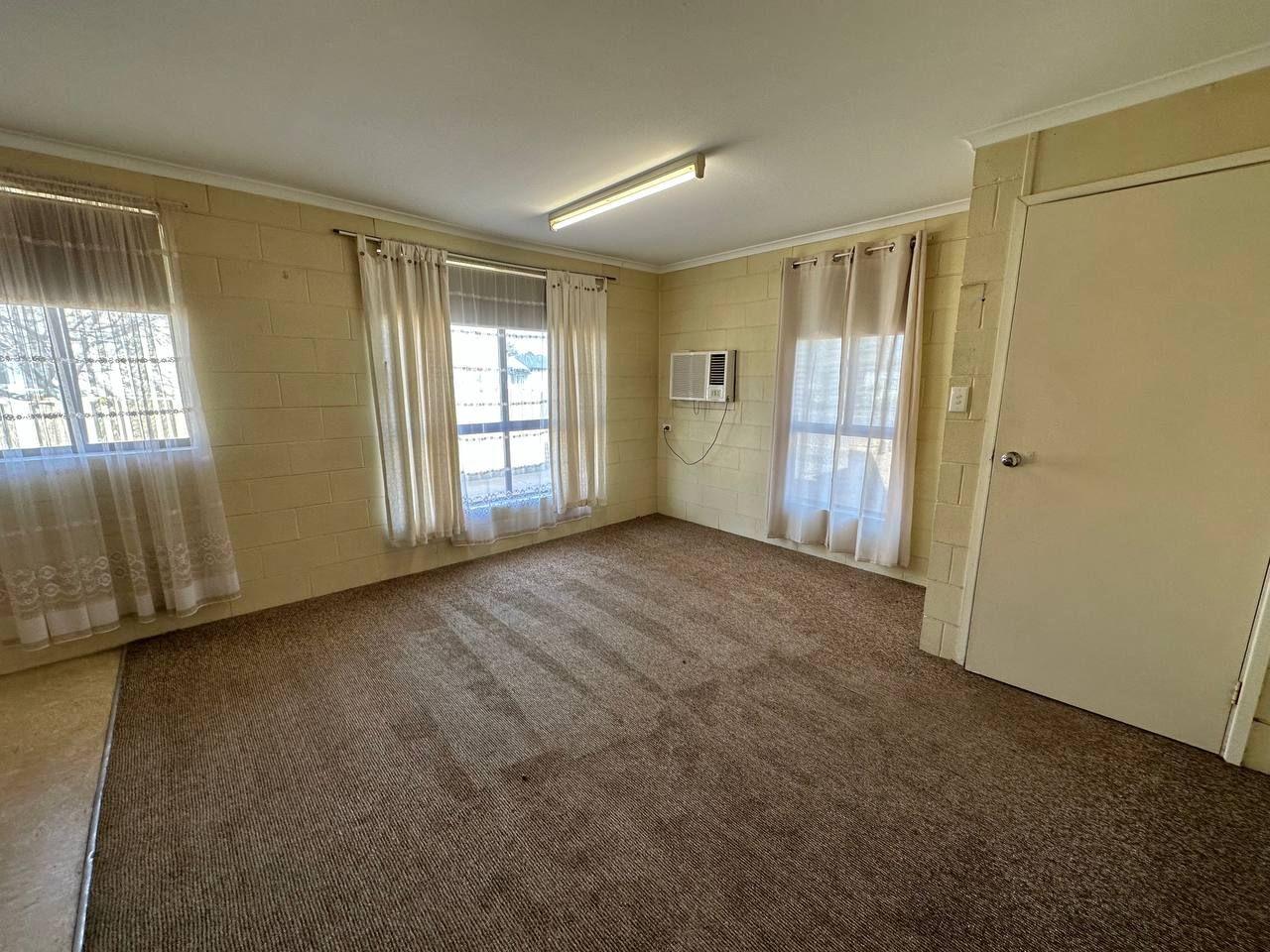 Ray White Real Estate: 2 Bedroom Unit $260 per week