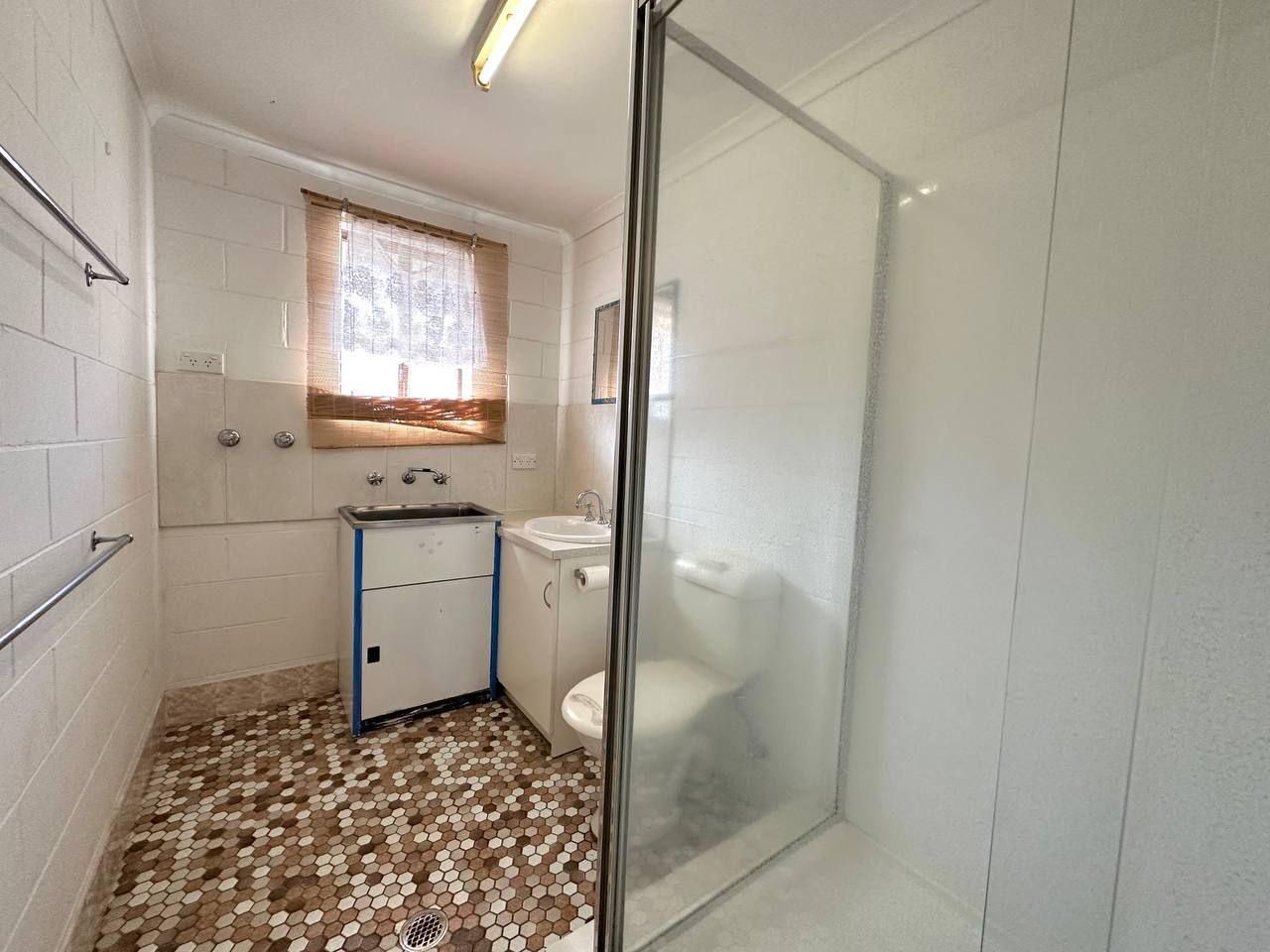 Ray White Real Estate: 2 Bedroom Unit $260 per week