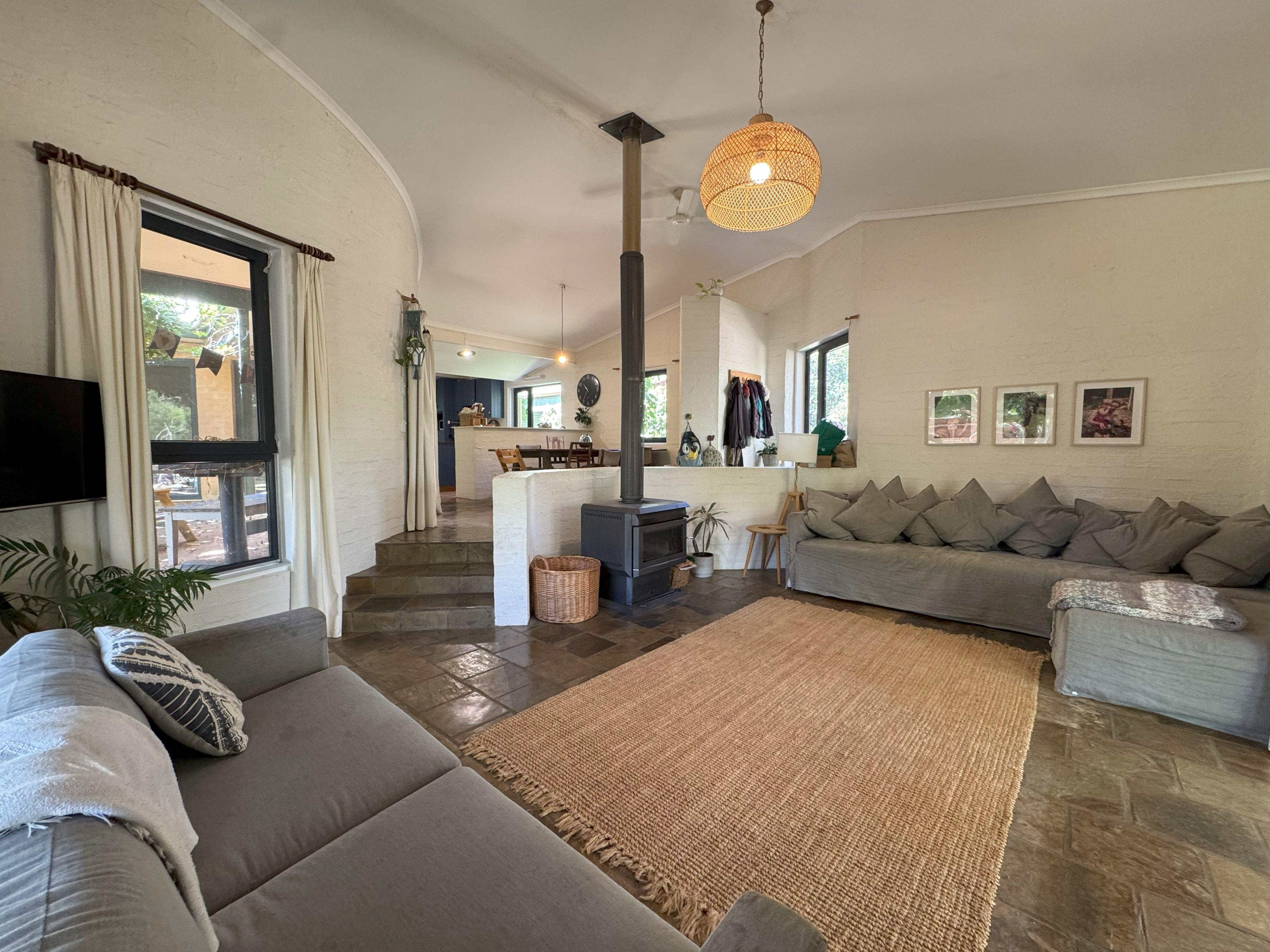 Prop-GPT: House: NSW Gundaroo, NSW 2620 Beautiful Gundaroo Village Home