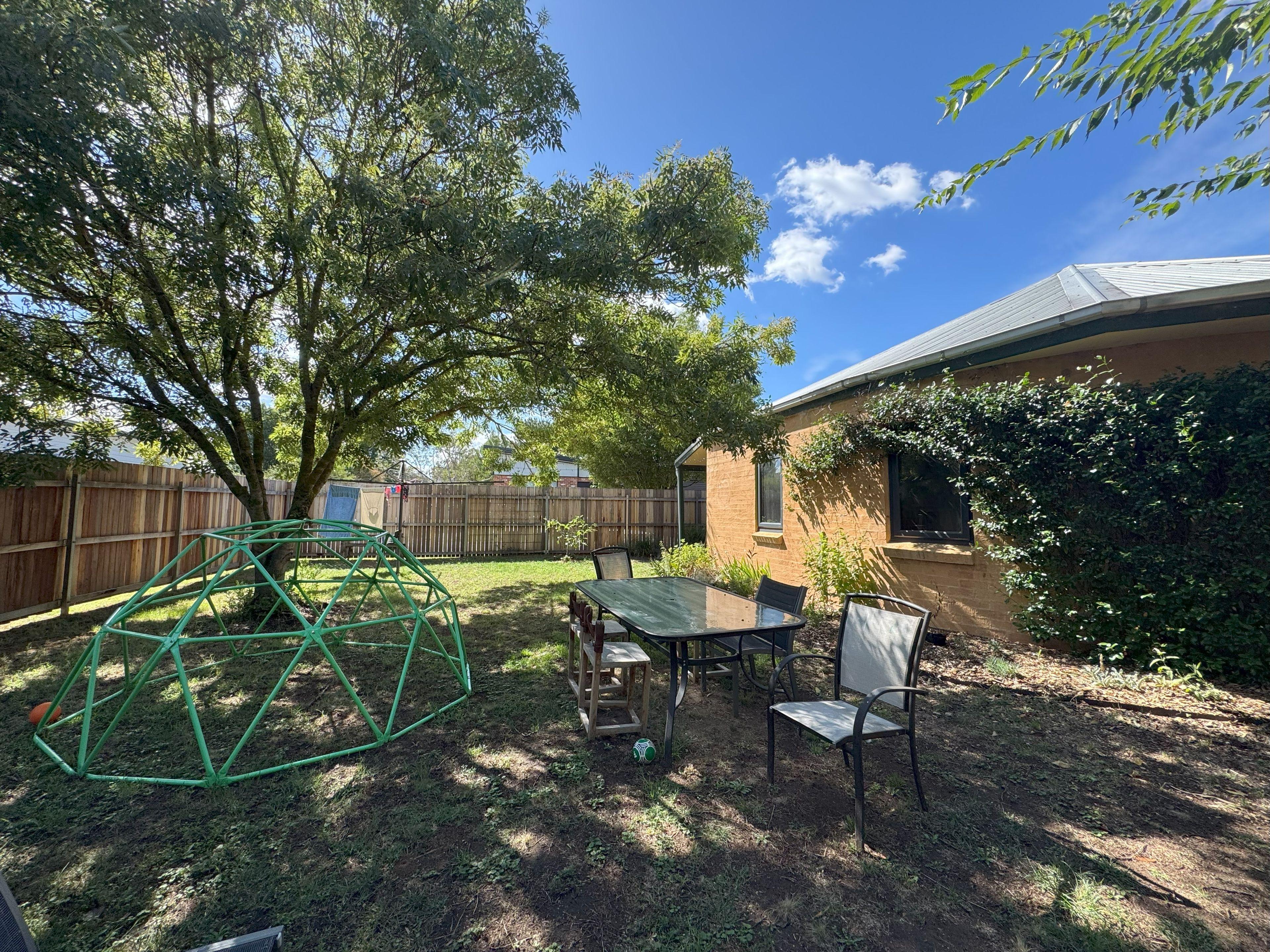 Beautiful Gundaroo Village Home