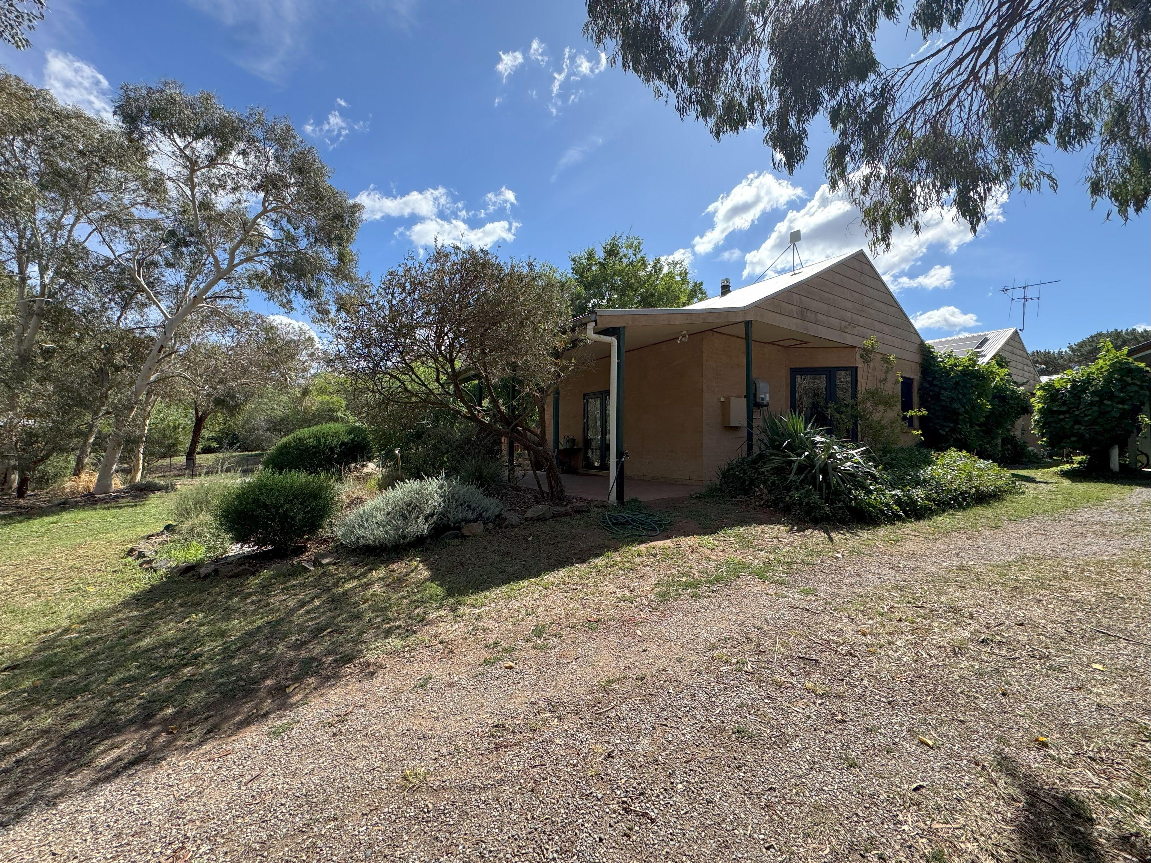 Beautiful Gundaroo Village Home
