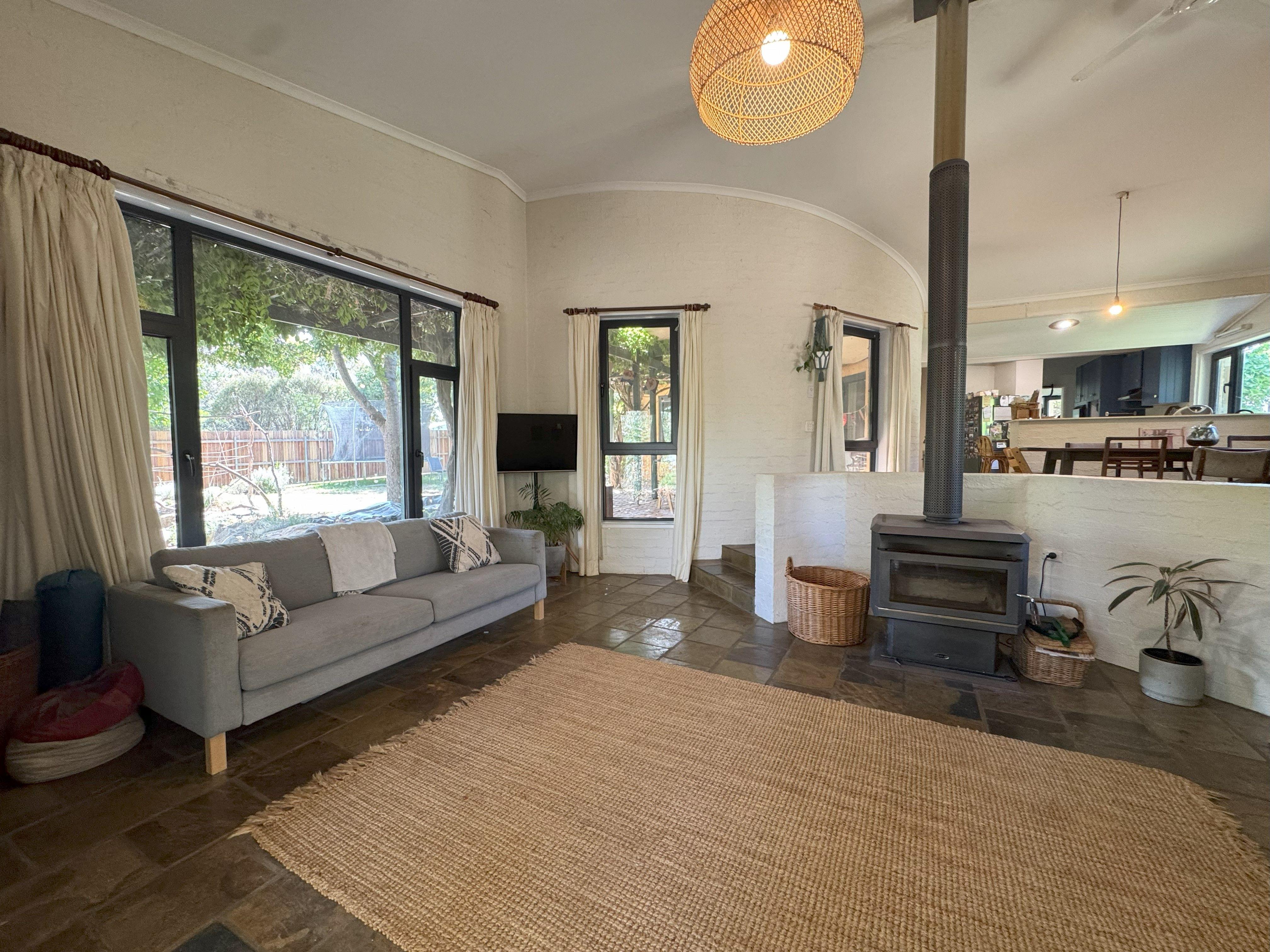 Beautiful Gundaroo Village Home