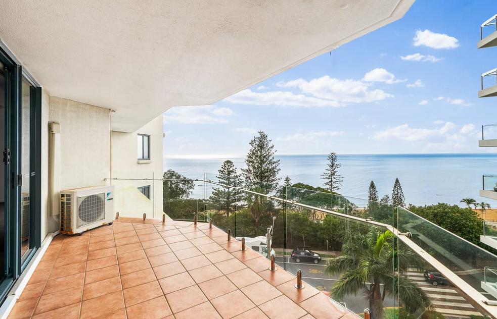 Prop-GPT: Unit: QLD Redcliffe, QLD 4020 Waterfront Lifestyle with Stunning Views!